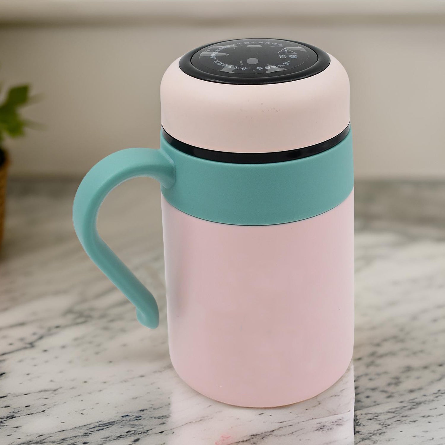 Smart Vacuum Insulated Water Bottle with LED Temperature Display & Gift Color Box (600 ML Approx) - Springkart 