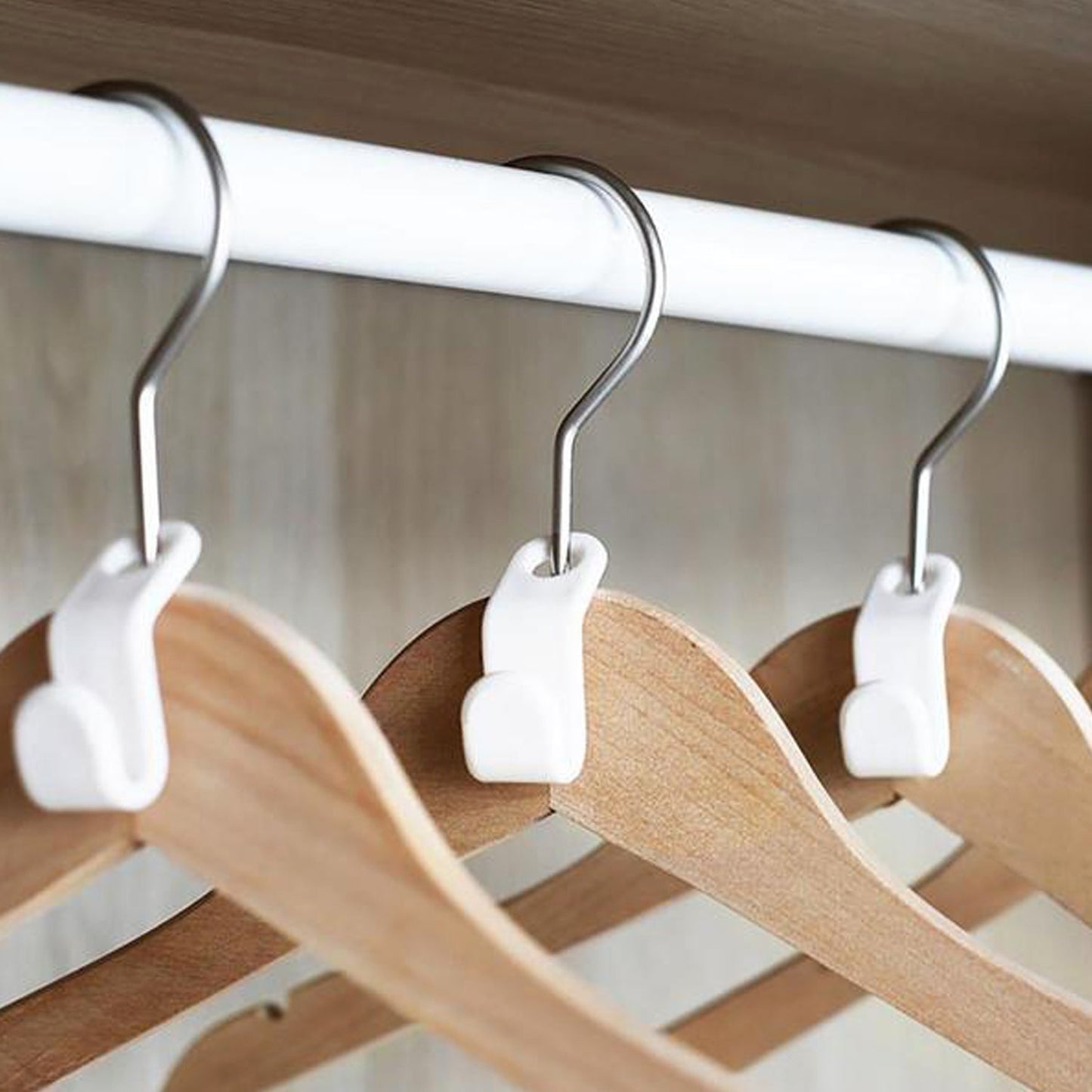 Plastic Clothes Hanger with Non-Slip Pad - Springkart 