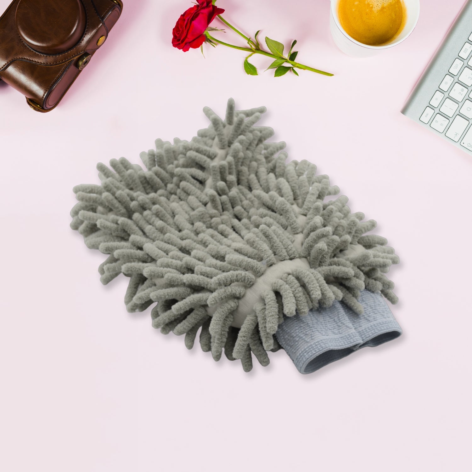 Double-sided microfiber duster glove for cleaning windows, kitchens