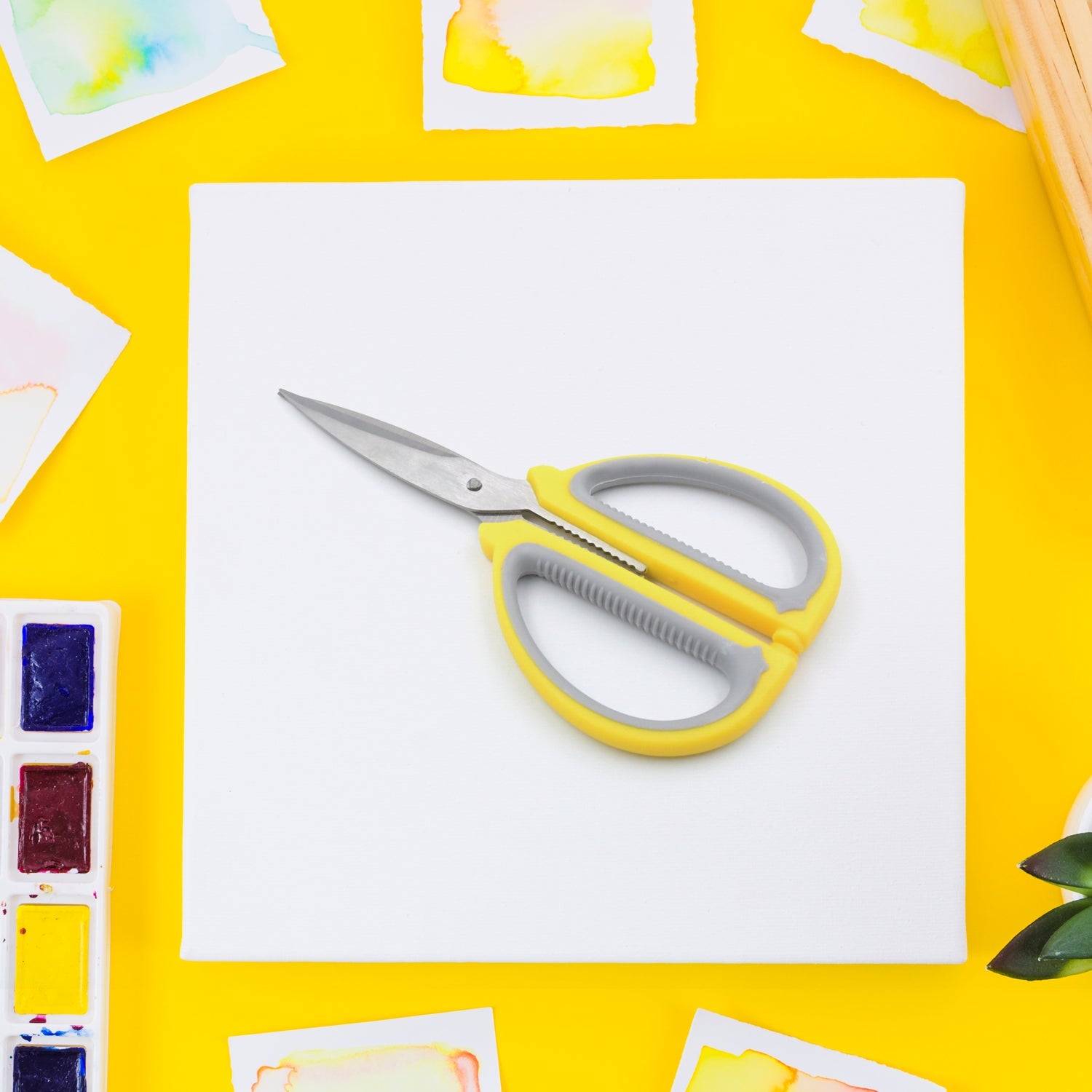 Large Multipurpose Scissors: Comfort Grip & Precision Cuts (1 Pc) - Springkart 