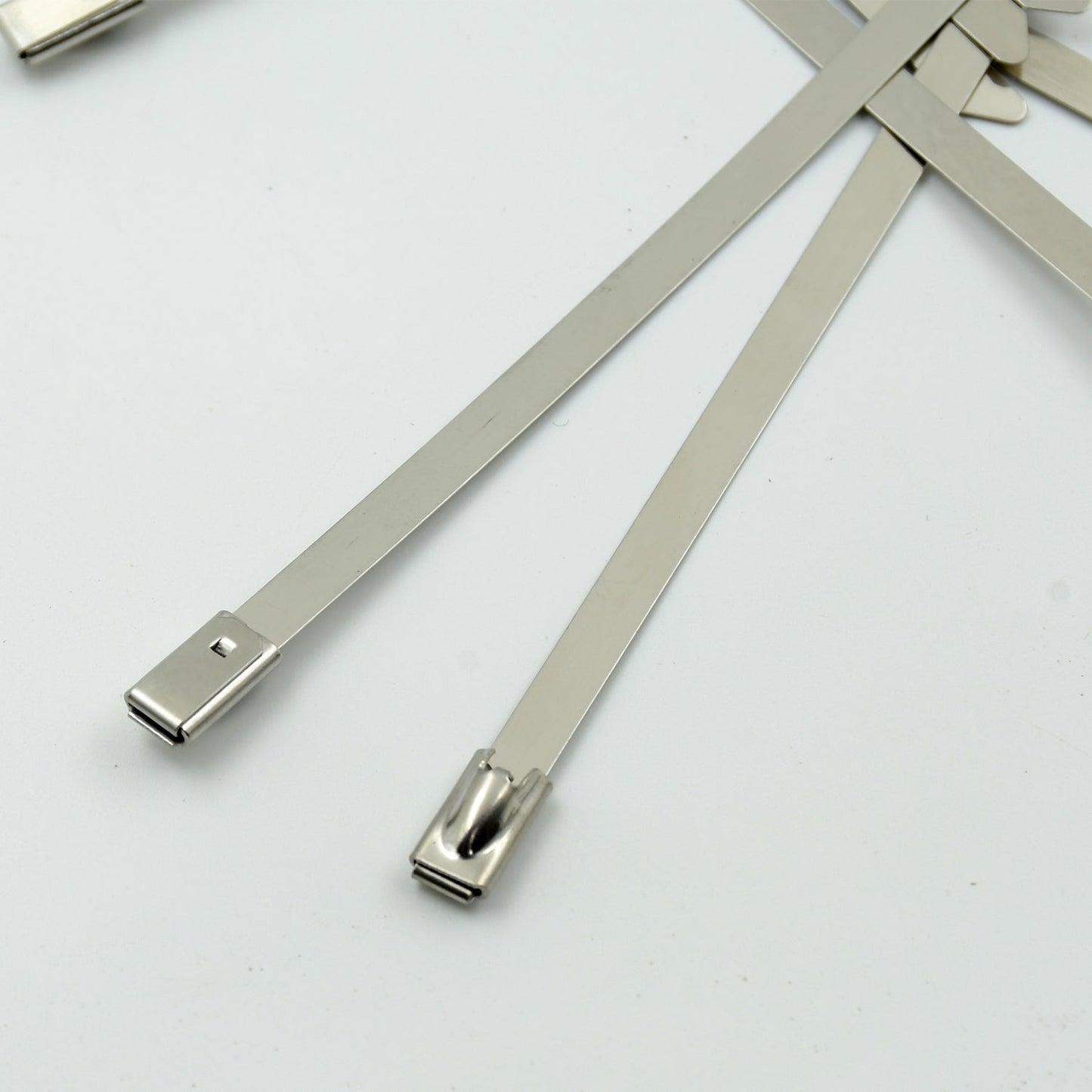 Stainless Steel Cable TIE Used for Solar, Industrial and Home Improvement Multipurpose HIGH Strength, Self-Locking Zip Ties, Multi-purpose Tie, Portable Rustproof 100Pcs Wide Application Zip Tie Set for Building (4.6x100MM / 100 pcs Set) - Springkart 