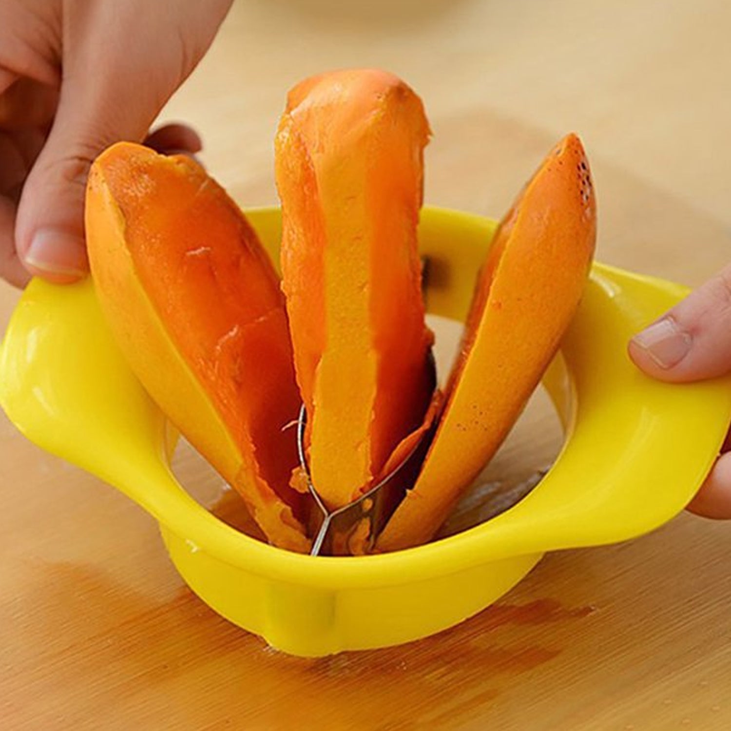 Mango slicer with sharp stainless steel blade for precision