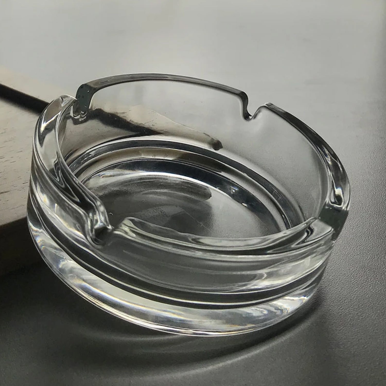 Glass Classic Crystal Quality Cigar Cigarette Ashtray Round Tabletop for Home Office Indoor Outdoor Home Decor - Springkart 