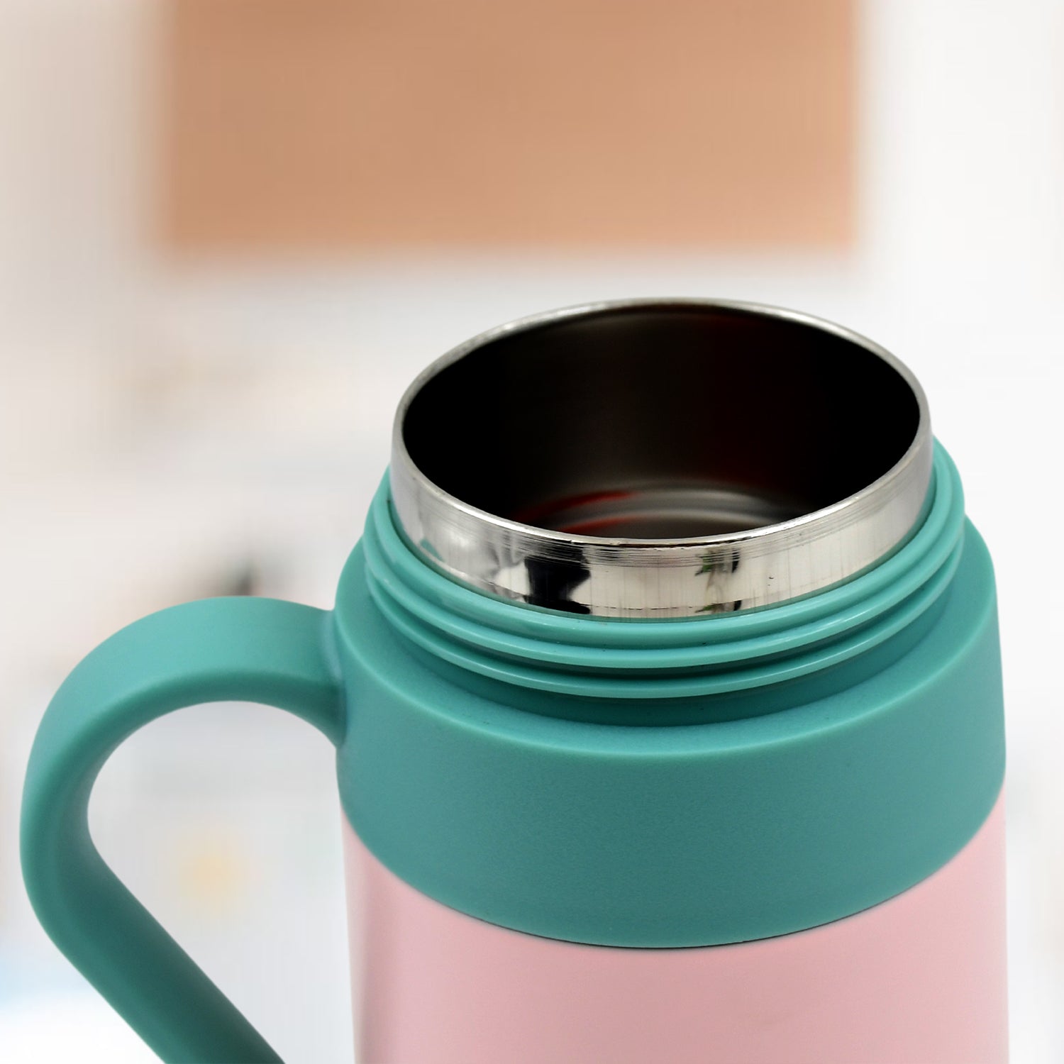 Smart Vacuum Insulated Water Bottle with LED Temperature Display & Gift Color Box (600 ML Approx) - Springkart 