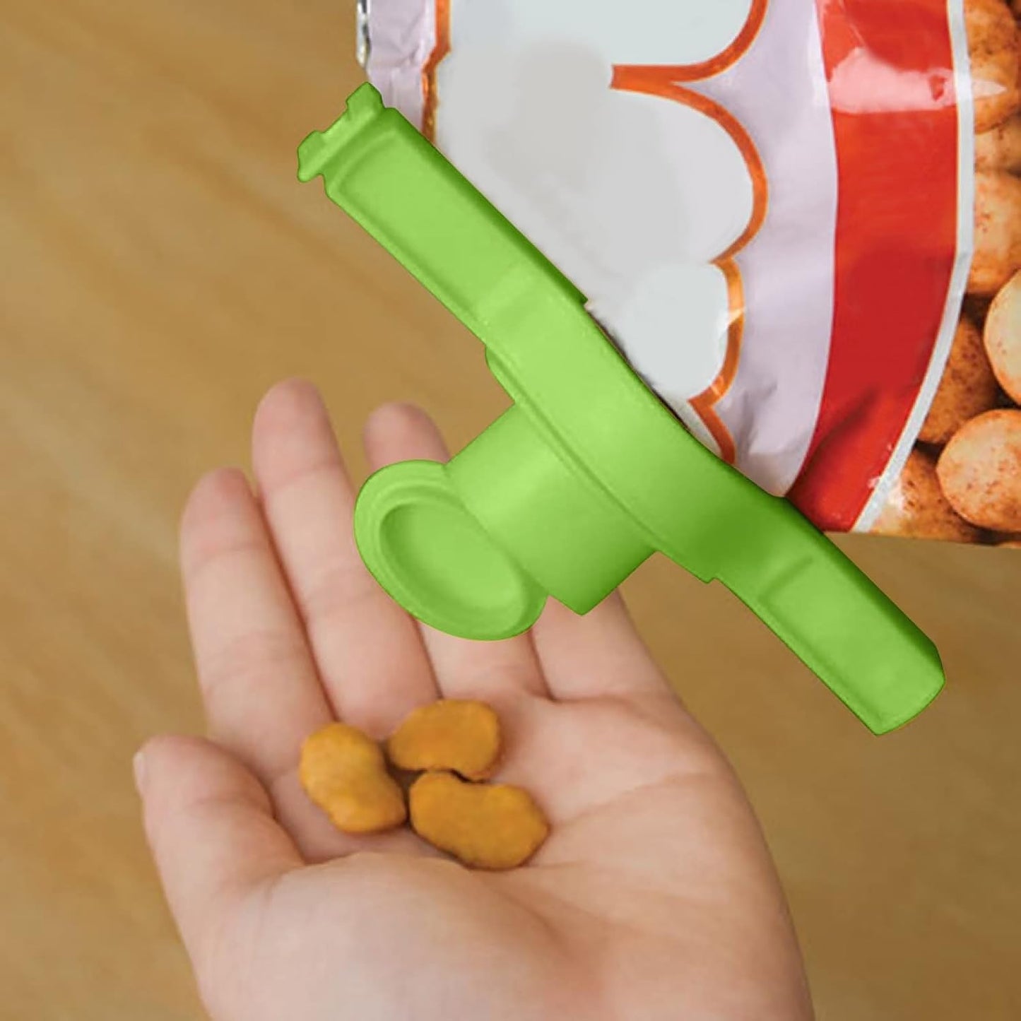 Food Storage Sealing Clip Solid Color Seal Pour Bag Clip Snack Bag Clip Food Bag Sealing Clip Sealing Clamp with Cap Kitchen Chip Bag Clips (1 Pc) - Springkart 