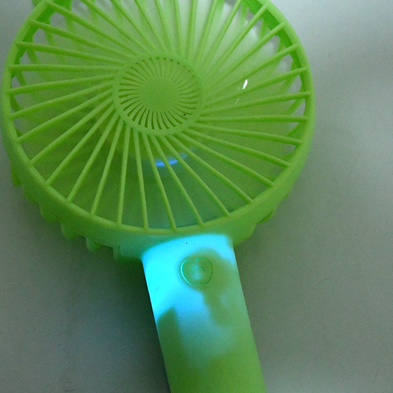 Portable Classic Hand Fan - 3-Speed Table Fan for Personal Desk, Suitable for Office, School, and Home Use (Battery Not Included) - Springkart 