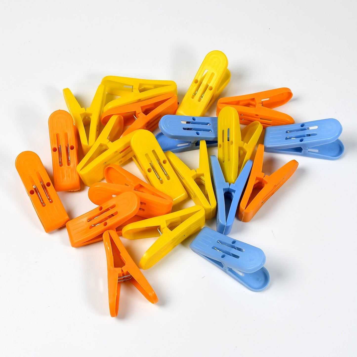 Heavy Duty Anti Rust Cloth Clip Quilt Drying Pins Multipurpose Clothes Pins For Indoor and Outdoor Use Strong and Durable Plastic Clips for Clothes Drying, Hanging And Organizing - Springkart 
