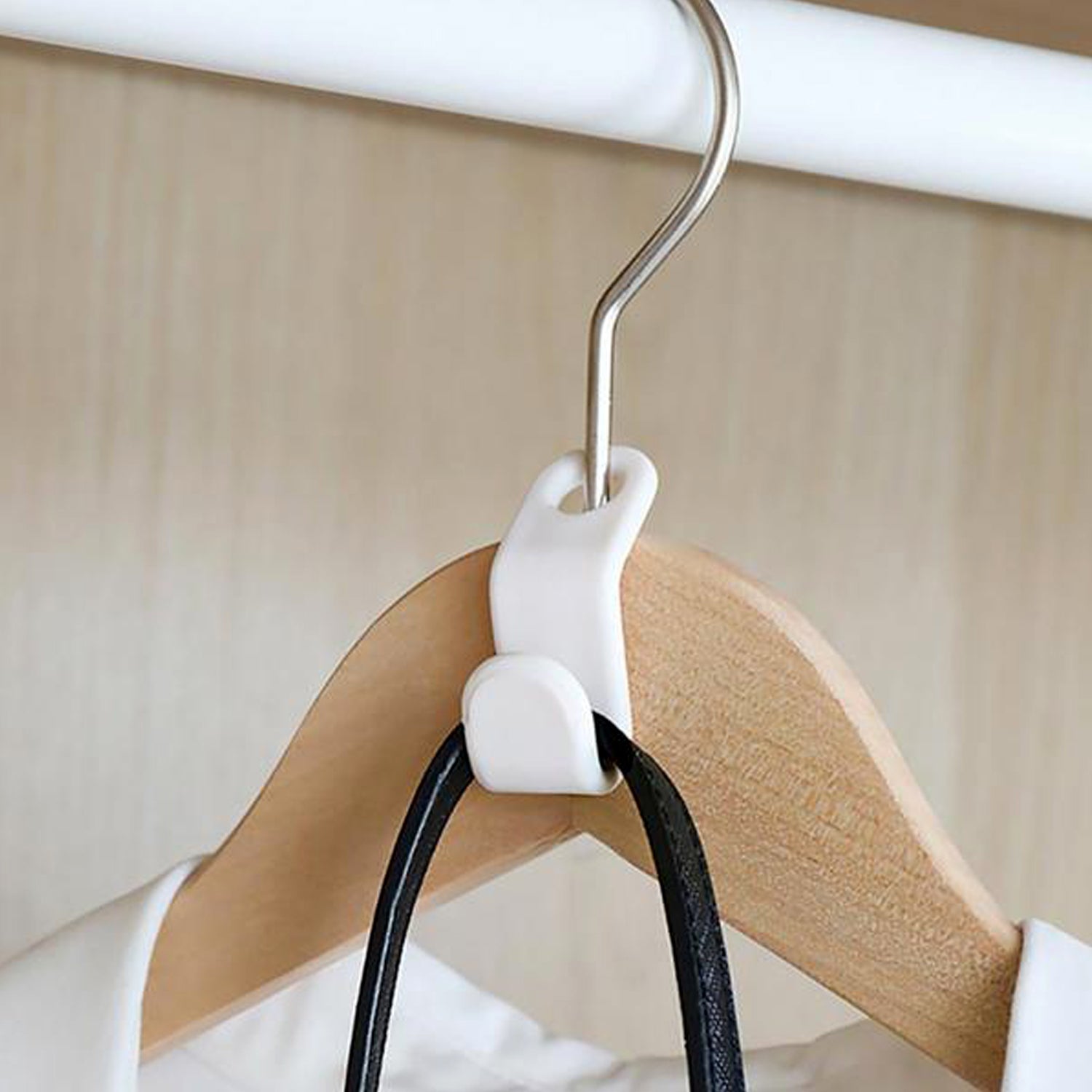 Plastic Clothes Hanger with Non-Slip Pad - Springkart 