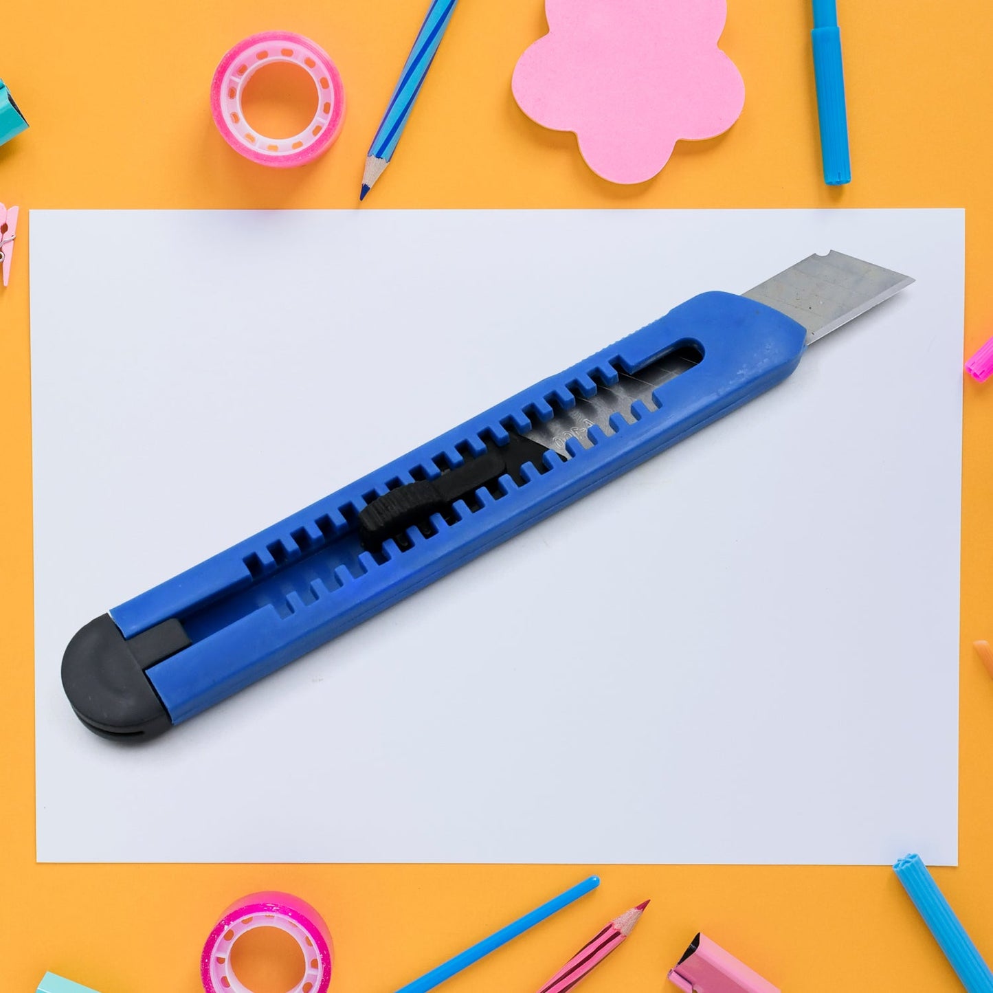 Multi-Use Iron Cutter, Cutting Blade and Precision Knife Blade, Utility Knife - Heavy Duty Industrial Cutter Knife (18mm) - Springkart 