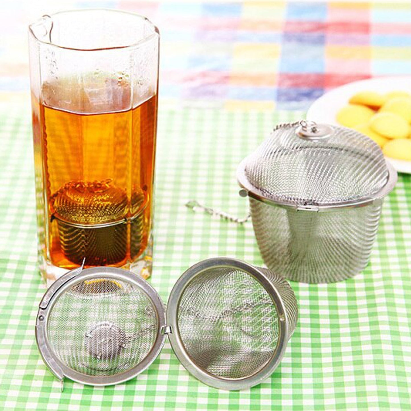 Locking mesh ball for spice and tea