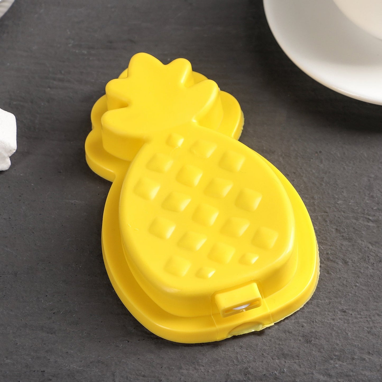 Pineapple Shape Popsicle Molds - Durable Silicone Ice Candy Cream Mould, DIY Ice Pop Kitchen Tool - Springkart 