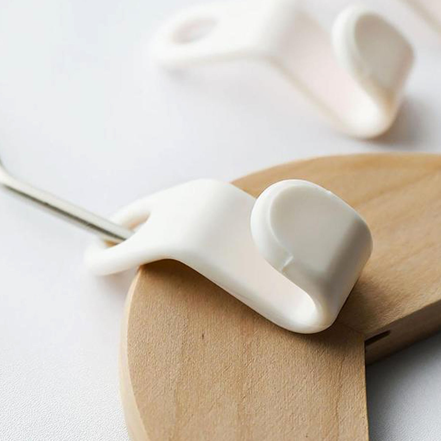 Plastic Clothes Hanger with Non-Slip Pad - Springkart 