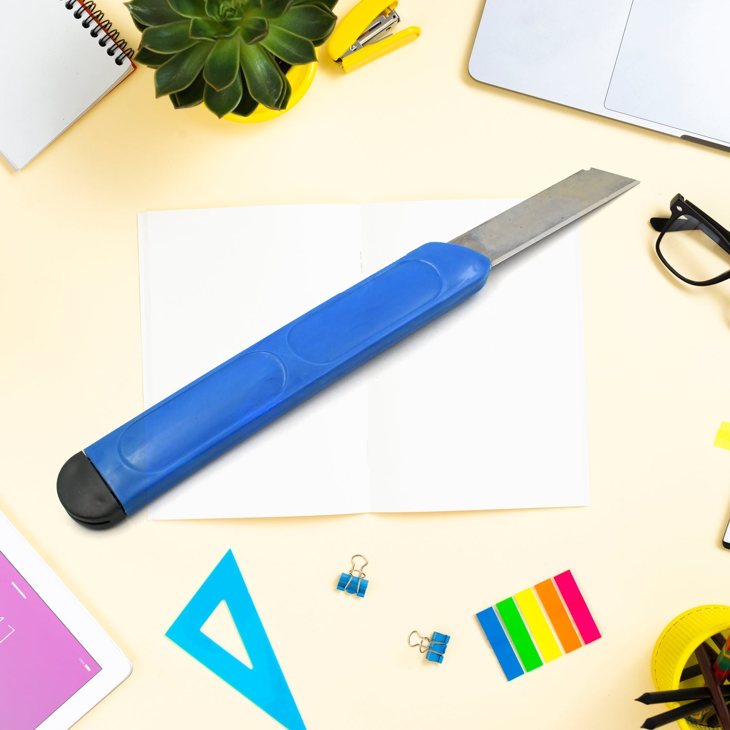 Multi-Use Iron Cutter, Cutting Blade and Precision Knife Blade, Utility Knife - Heavy Duty Industrial Cutter Knife (18mm) - Springkart 