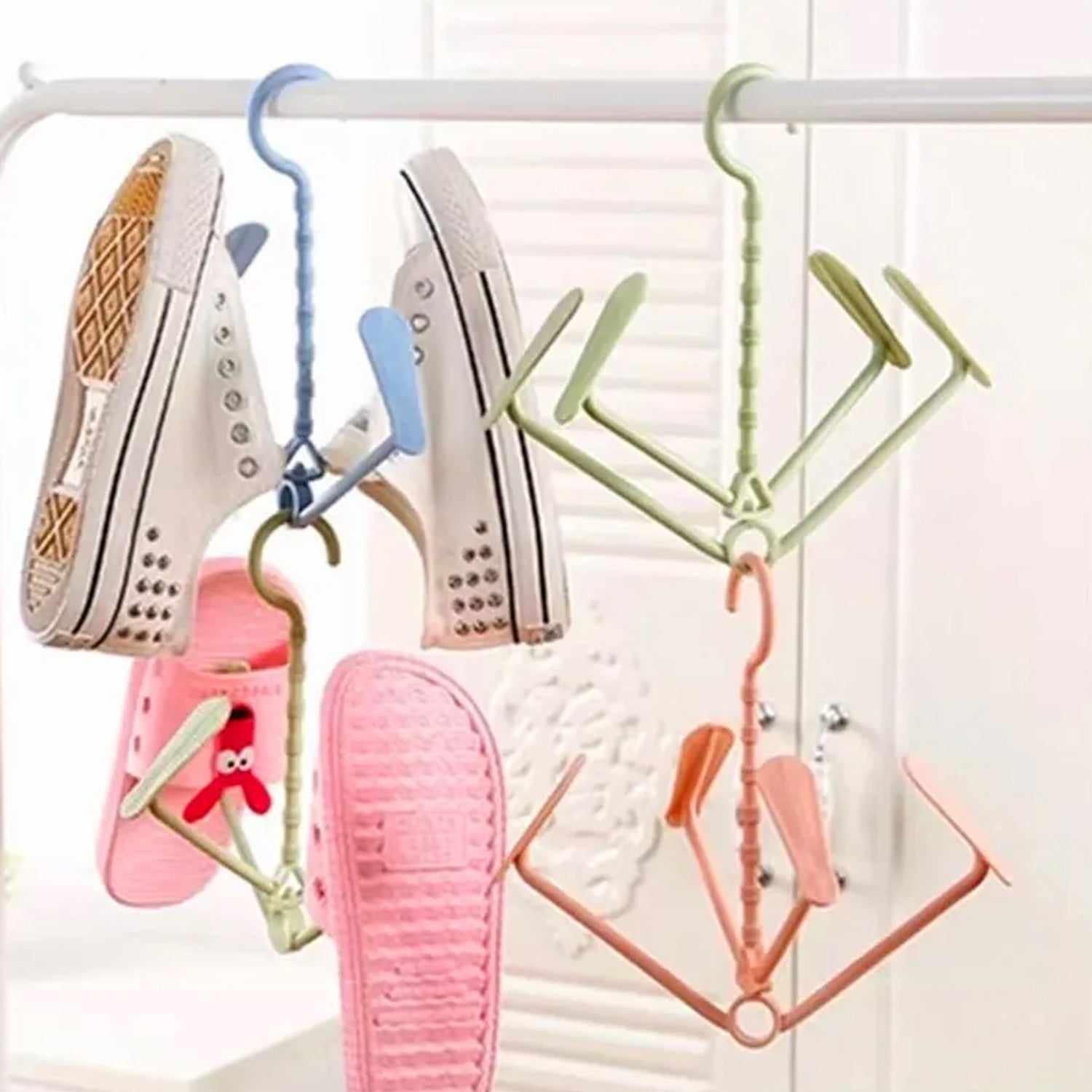Hanging Shoe Rack Rotating Four Hooks Portable Drying Shoe Rack Wet and Dry Dual-use Drying Shoes Hanger Windproof - Springkart 