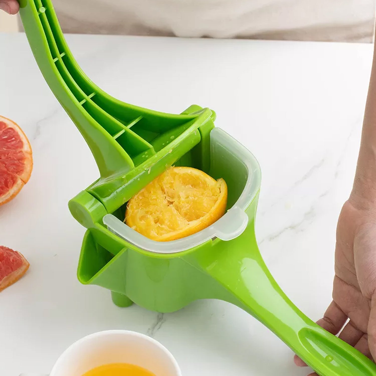 Manual Plastic Fruit Juicer, Hand Press Lemon Squeezer Hand Juicer Citrus Press Juicer Fruit Extractor Tool for Orange, Limes, Lemon ( Brown Box ) - Springkart 