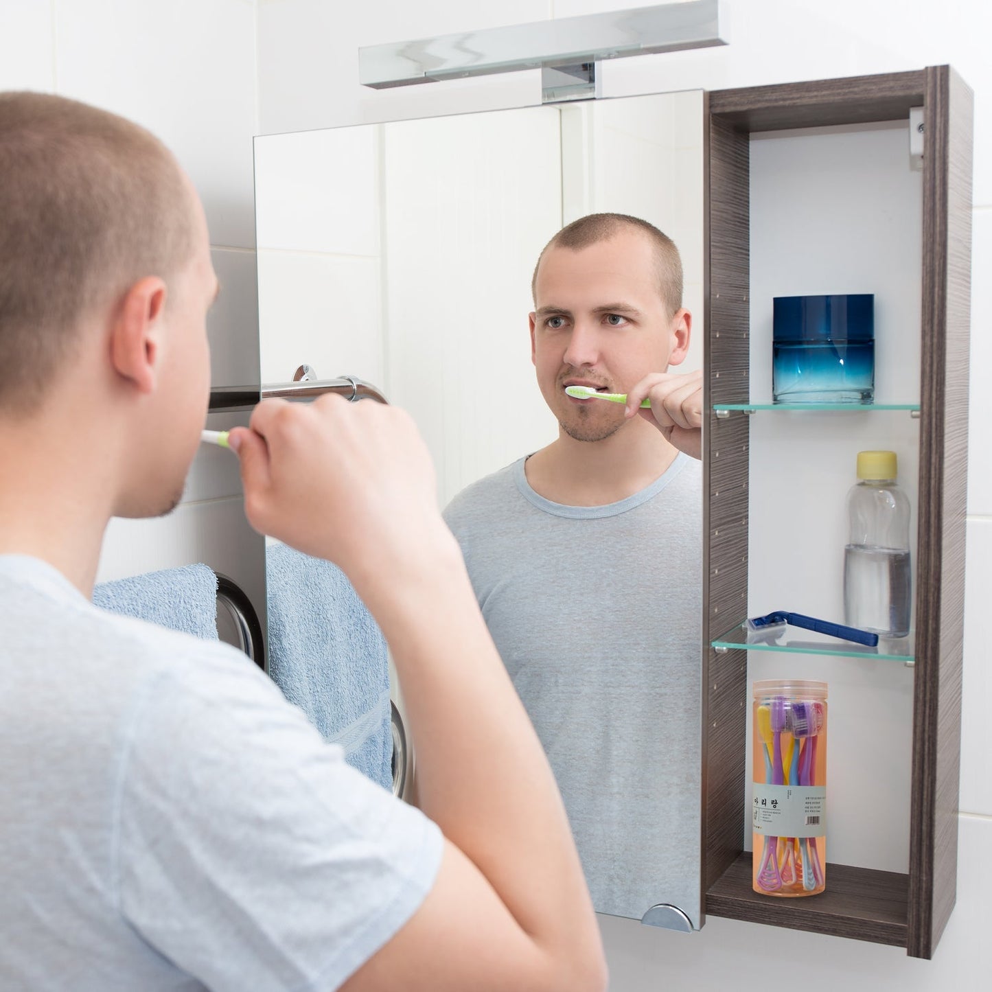 Portable toothbrush case with cover