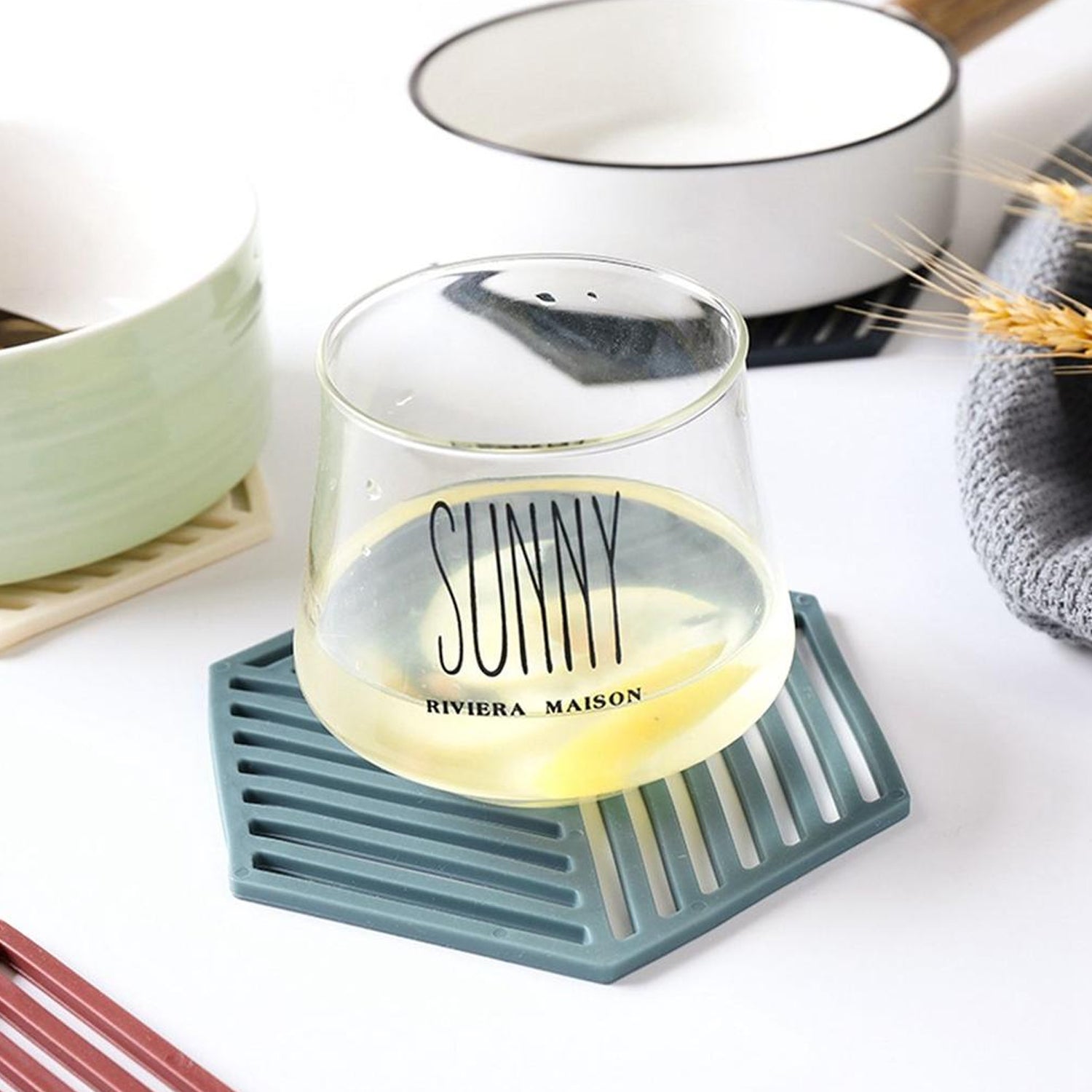 Dining Table mat Heat Insulation pad Nordic Heat-Resistant Anti-Scald mats Household Kitchen Pot mats Coasters ( 1 pcs ) - Springkart 