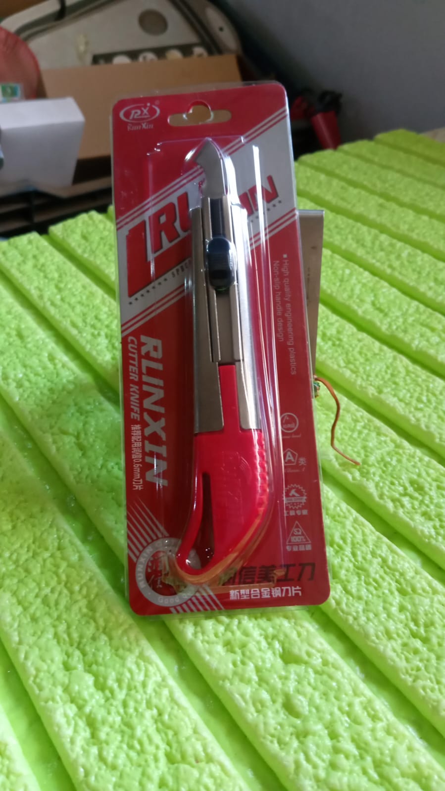 Multi-Use Plastic Cutter with Plastic Cutting Blade and Precision Knife Blade - Springkart 