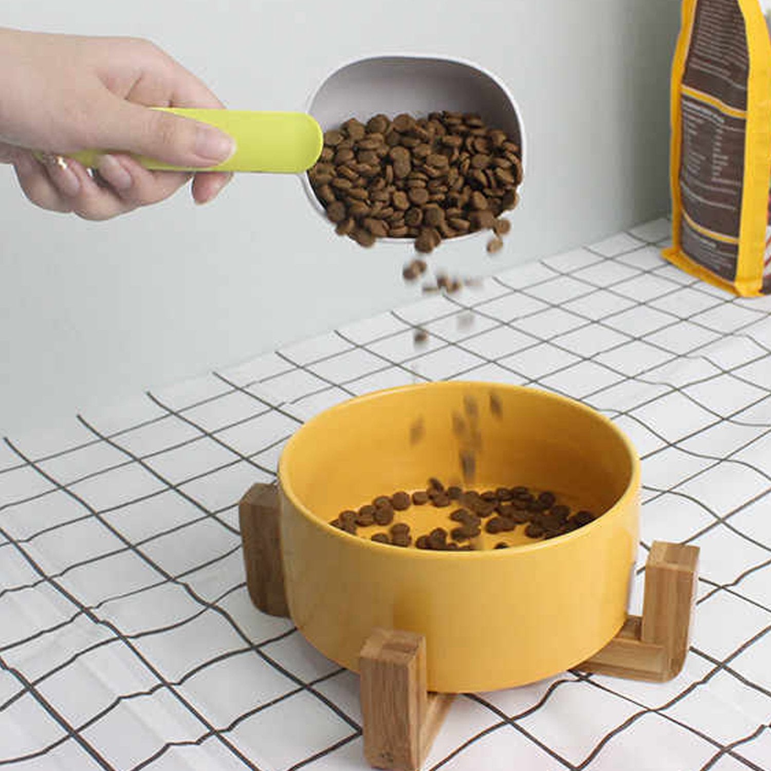 Handle Clip Function Design ABS Food-Grade Materials Pet Food Shovel - Springkart 