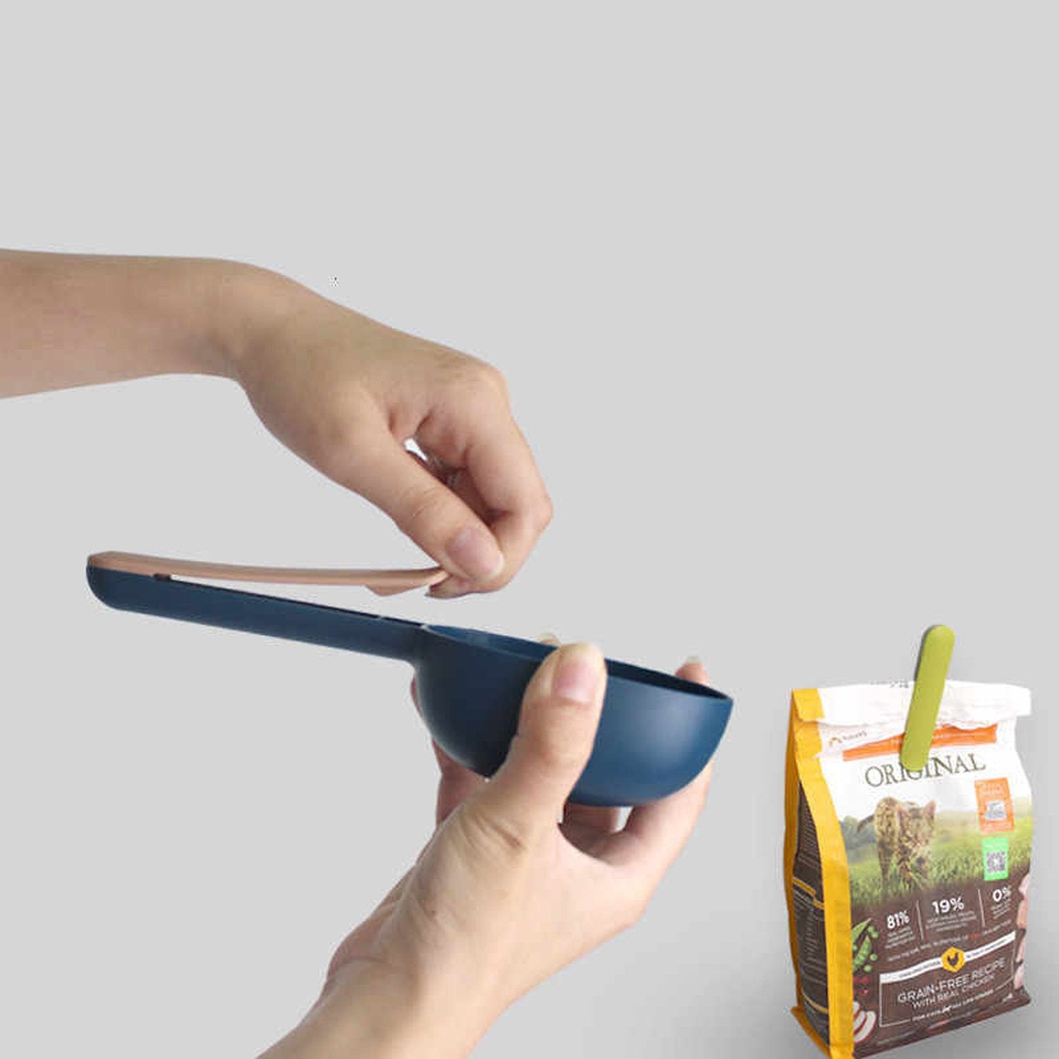 Handle Clip Function Design ABS Food-Grade Materials Pet Food Shovel - Springkart 