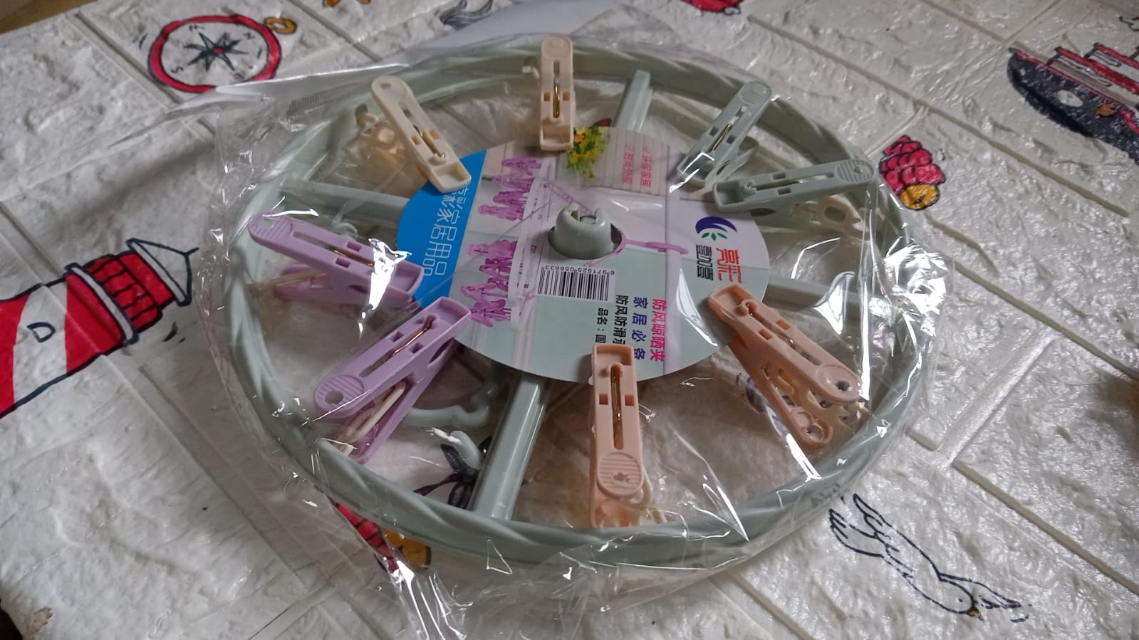 Clothespin Rack Laundry Drying Rack, Clothes Hangers with 8 Clips, Clip Hanger Drip Hanger for Drying Underwear, Baby Clothes, Socks, Bras, Towel, Cloth Diapers, Gloves - Springkart 