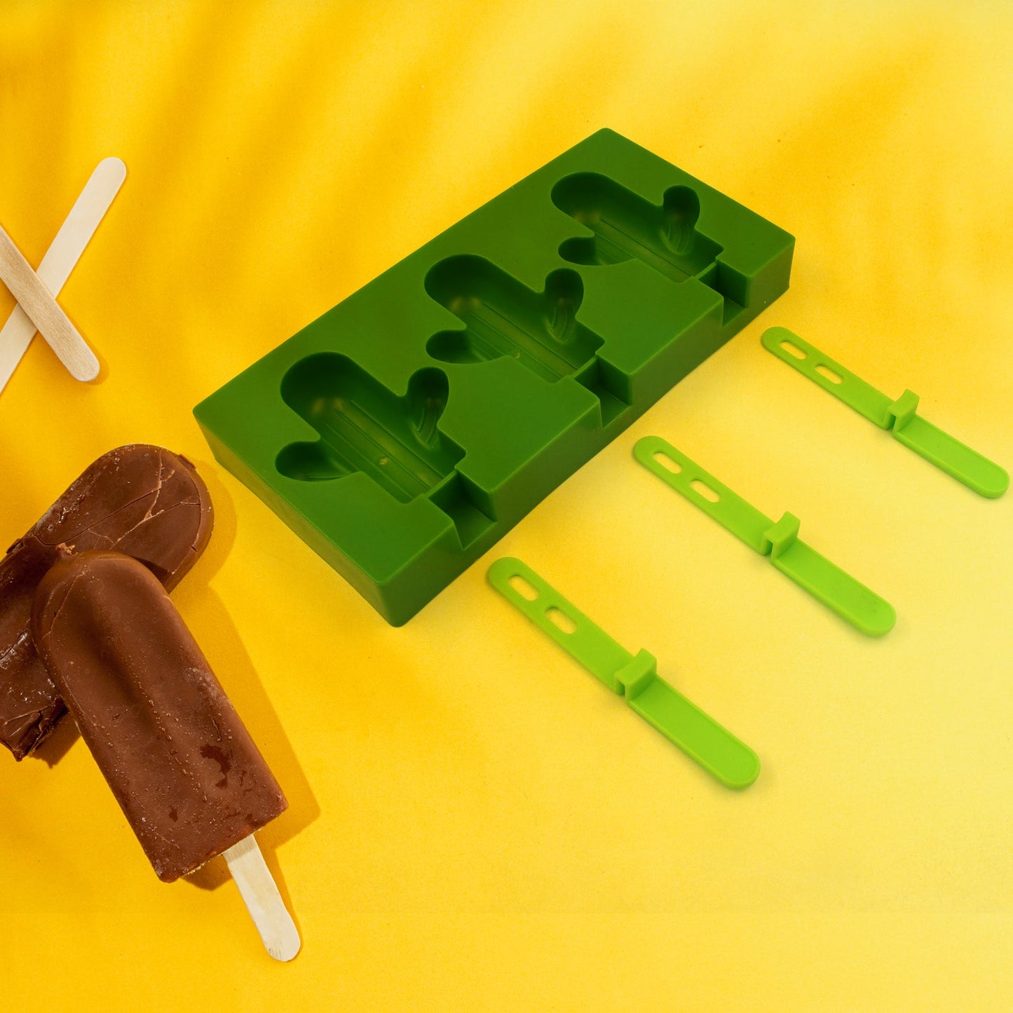 Ice Cream Mould Popsicle Mold, Cactus Shape Ice Pop Molds Homemade Popsicle for DIY Ice Popsicle, 3-Cavity Summer Food Kitchen Tools (1 Pc) - Springkart 