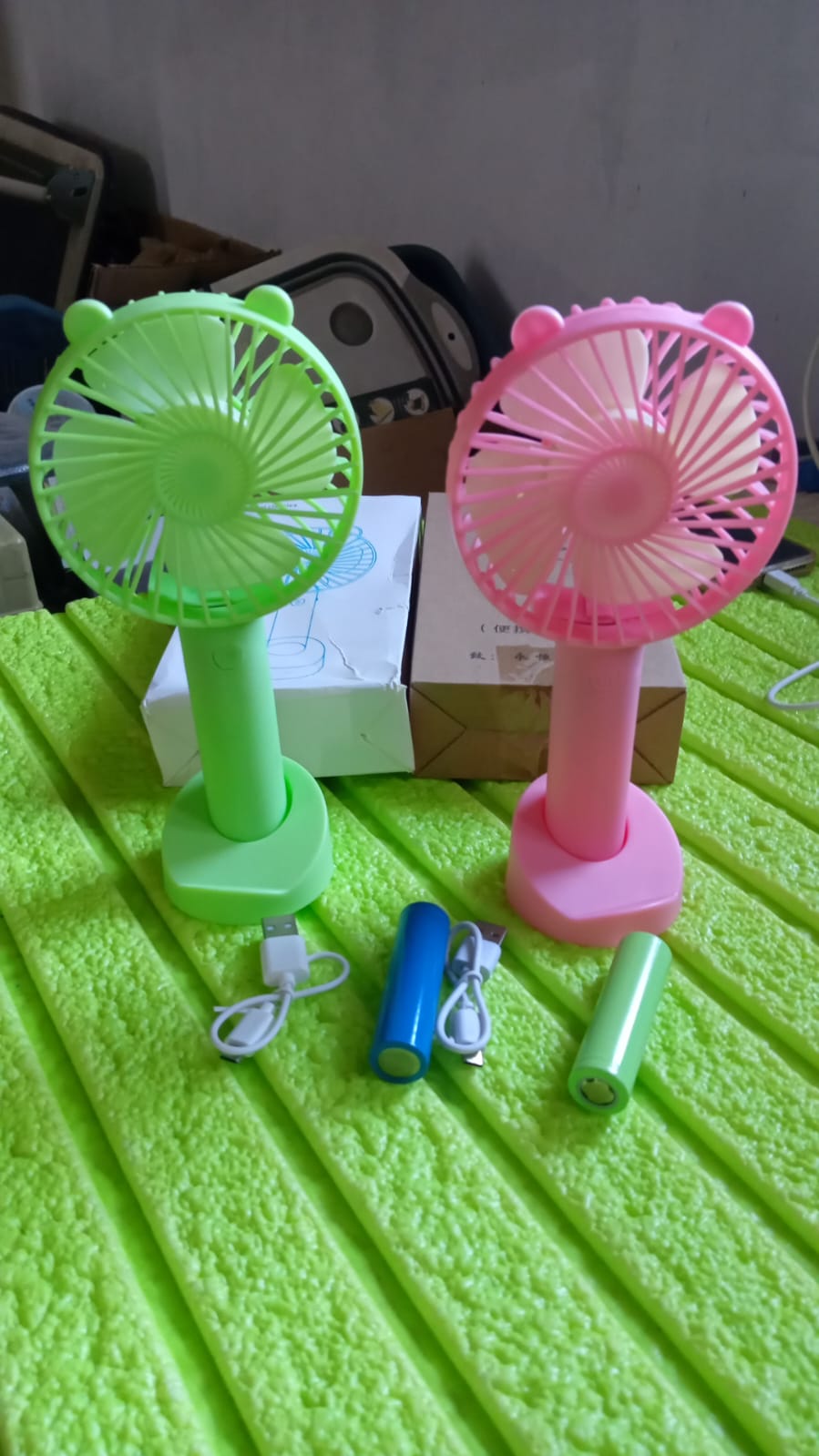 Portable Classic Hand Fan - 3-Speed Table Fan for Personal Desk, Suitable for Office, School, and Home Use (Battery Not Included) - Springkart 