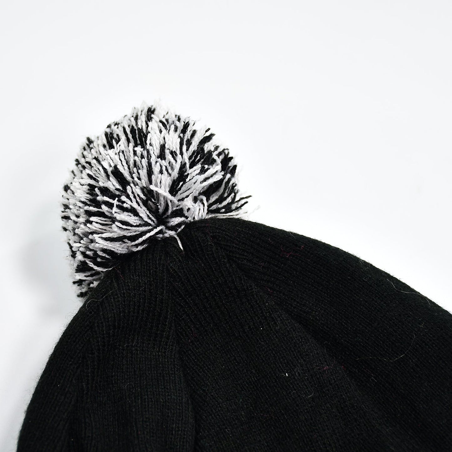Men's and Women's Skull Slouchy Winter Woolen Knitted Black Inside Fur Beanie Cap. - Springkart 