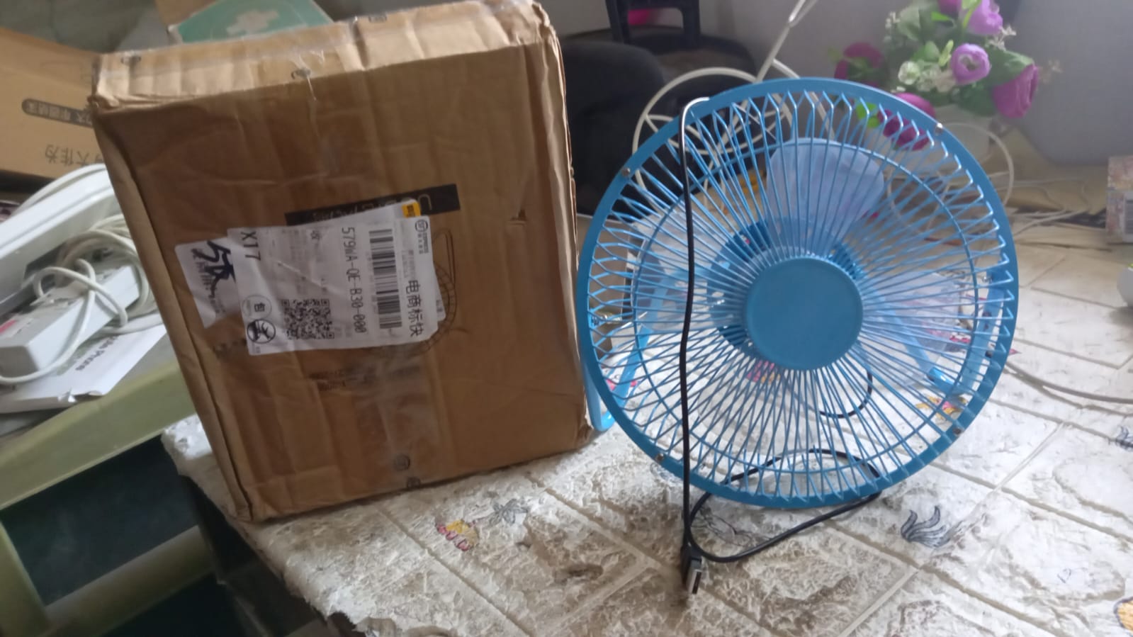 Big USB Table Desk Personal Metal Electronic Fan, Compatible with Computers, Laptops, Student Dormitory, Suitable For Office, School Use (1 Pc) - Springkart 