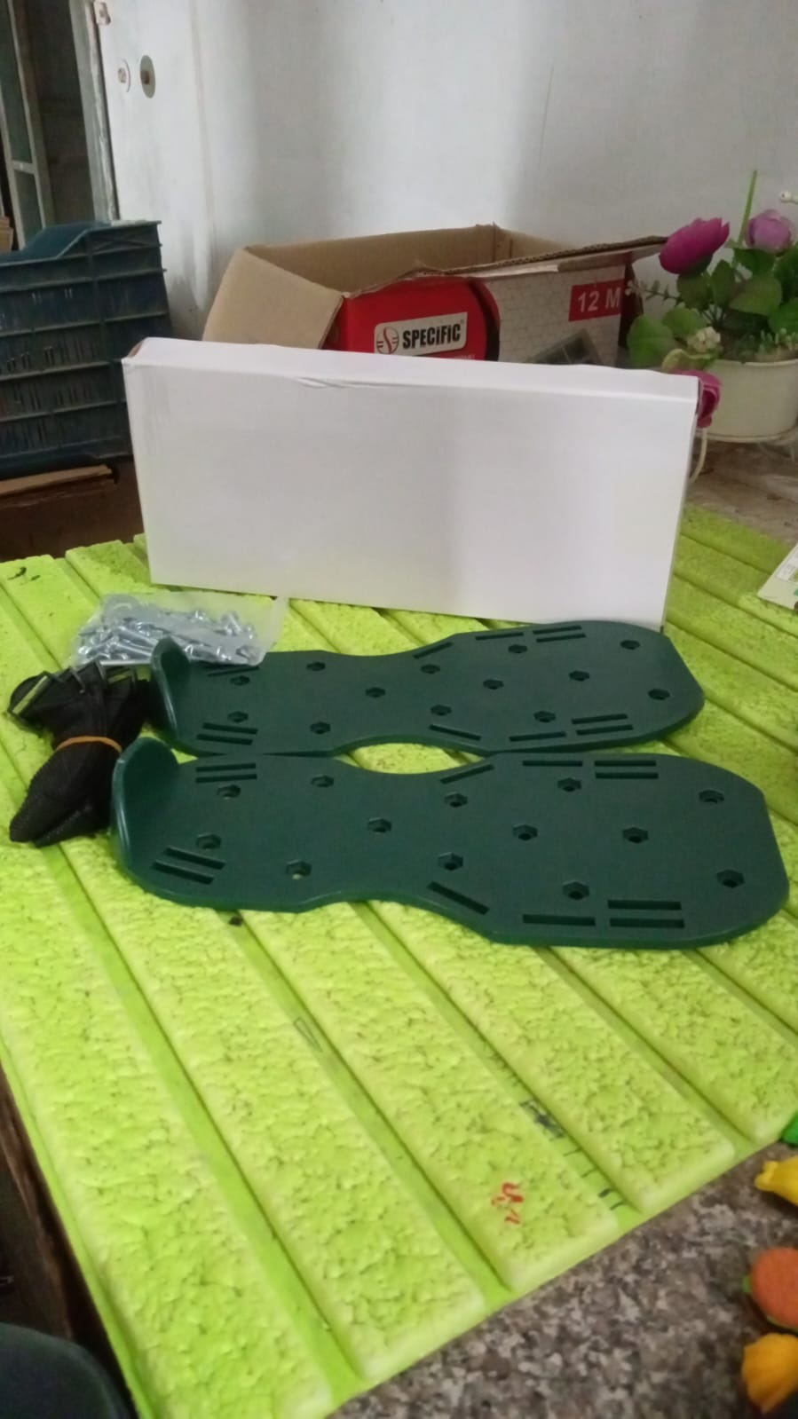 Lawn Aerator Sandals, Garden Grass Aerator Spiked Sandals Green Studded Shoes for Yard Patio Garden Excavation - Springkart 