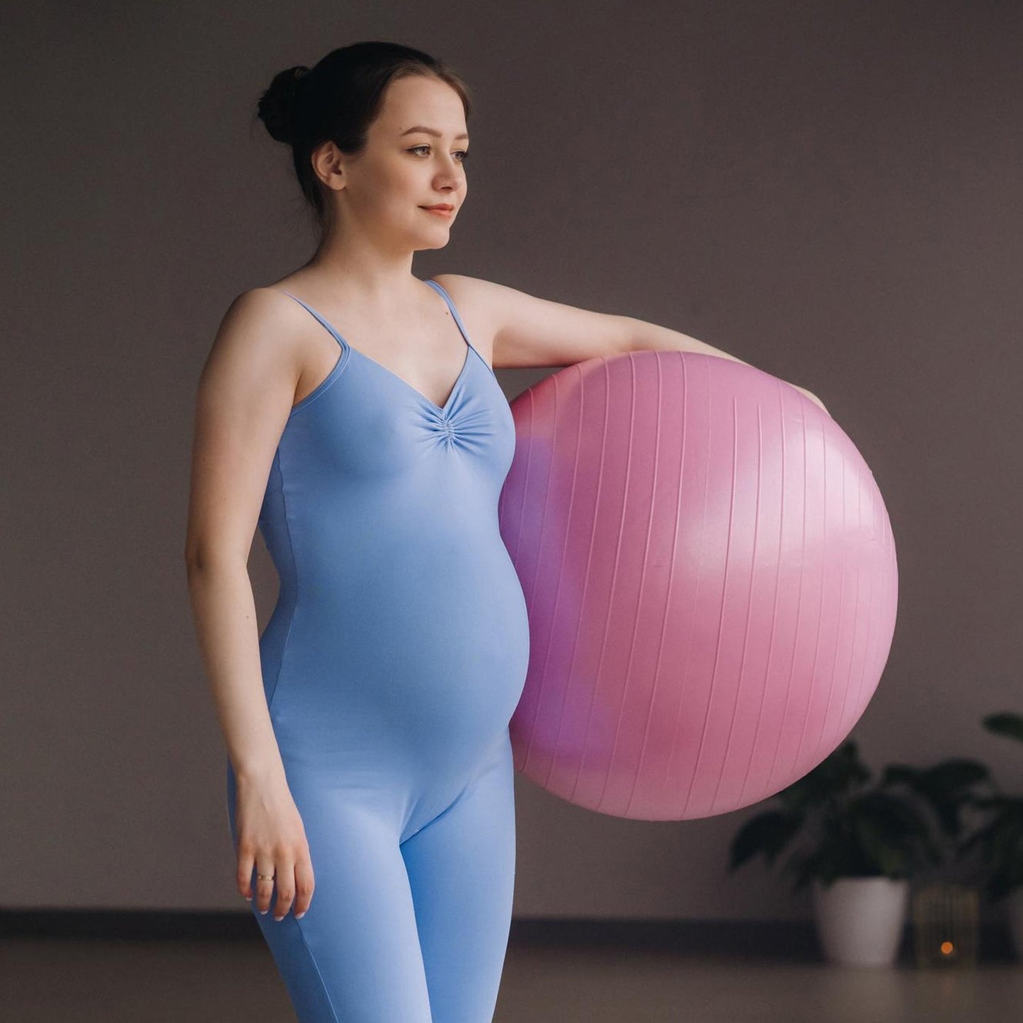 Anti Burst 65 cm Exercise Ball with Inflation Pump, Non-Slip Gym Ball, for Yoga, Pilates, Core Training Exercises at Home and Gym- Suitable for Men and Women - Springkart 