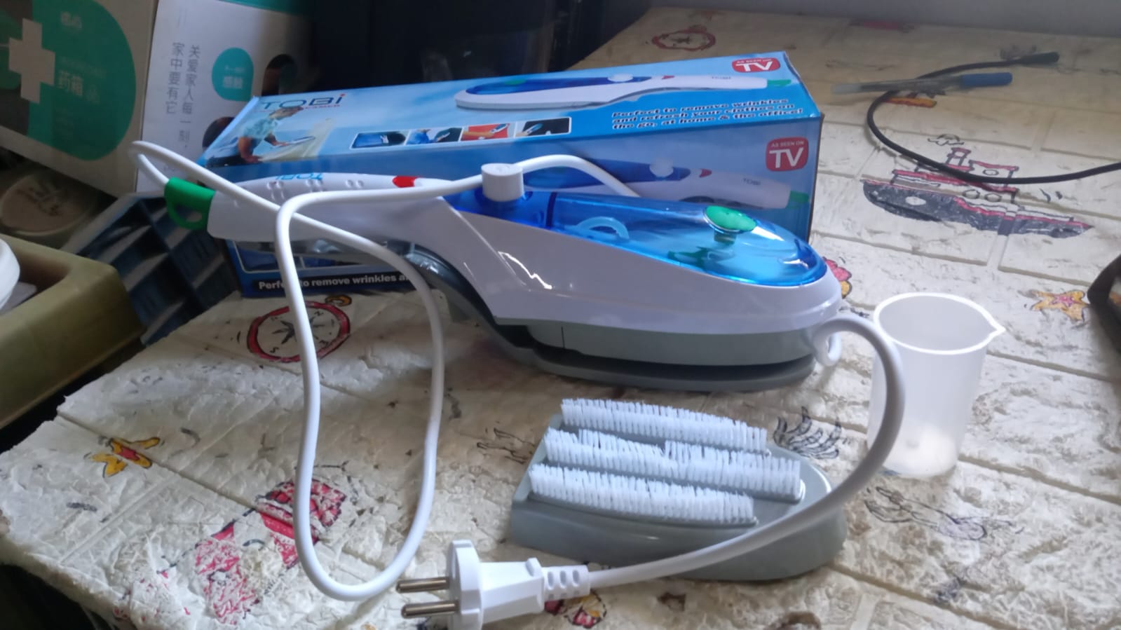 Portable ironing machine,1 Set Steam Iron Hand Held Crease Removal Portable Ironing Clothes ABS Brush Plush Toy Garment Steamer for Home Steam Iron, for Clothes, Travel Steamer - Springkart 