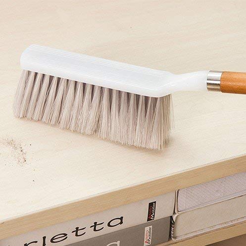 Easy-to-hold plastic brush for versatile cleaning applications