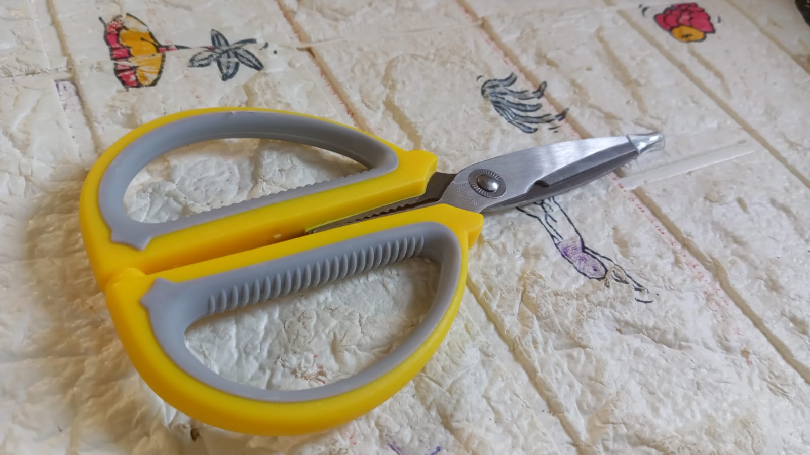 Large Multipurpose Scissors: Comfort Grip & Precision Cuts (1 Pc) - Springkart 