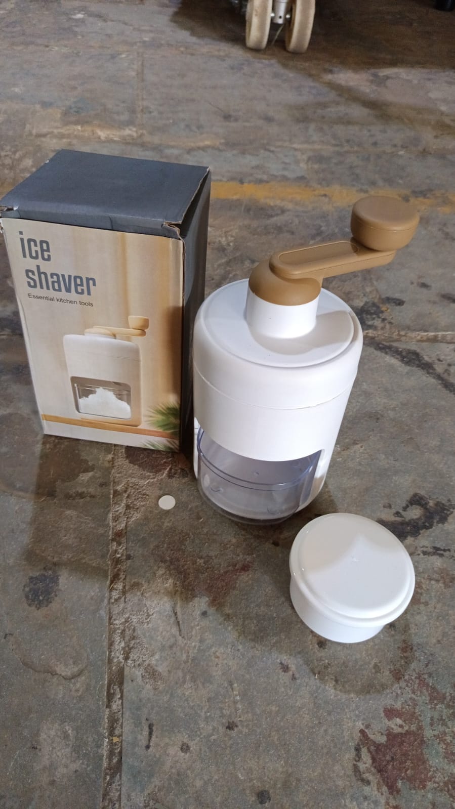 Portable Gola Maker Ice Crusher and Shaved Ice Machine, Hand Shaved Ice Machine Manual Fruit Smoothie Machine Mini Household Ice Shaver Small Ice Crusher - Springkart 