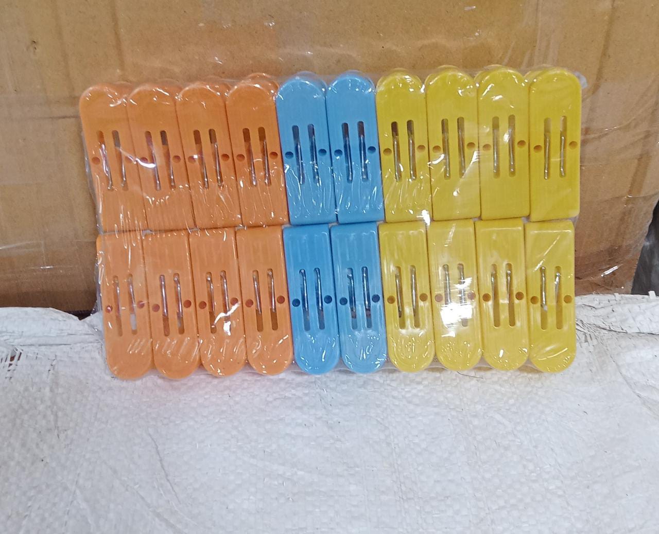 Heavy Duty Anti Rust Cloth Clip Quilt Drying Pins Multipurpose Clothes Pins For Indoor and Outdoor Use Strong and Durable Plastic Clips for Clothes Drying, Hanging And Organizing - Springkart 
