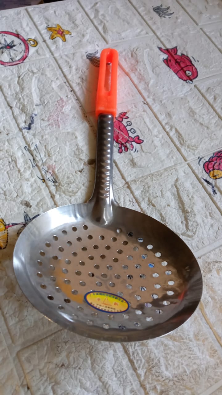 Colander Spoon, Non Slip Hand Polished Thickened Hot Pot Spoon for Kitchen for Restaurant, Stainless Steel Cooking Colander Skimmer Slotted Spoon Kitchen Strainer Ladle with Long Handle for Kitchen Cooking Baking (35 Cm) - Springkart 