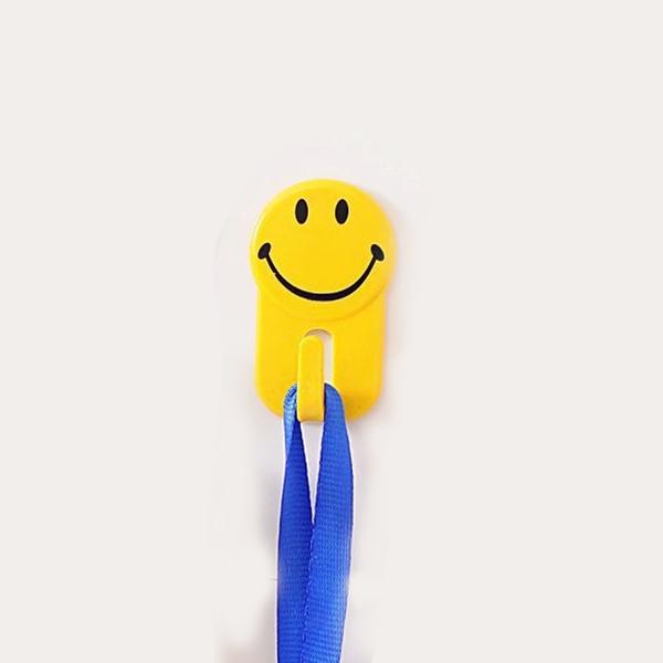 Plastic Self-Adhesive Smiley Face Hooks, 1 Kg Load Capacity (6pcs) - Springkart 