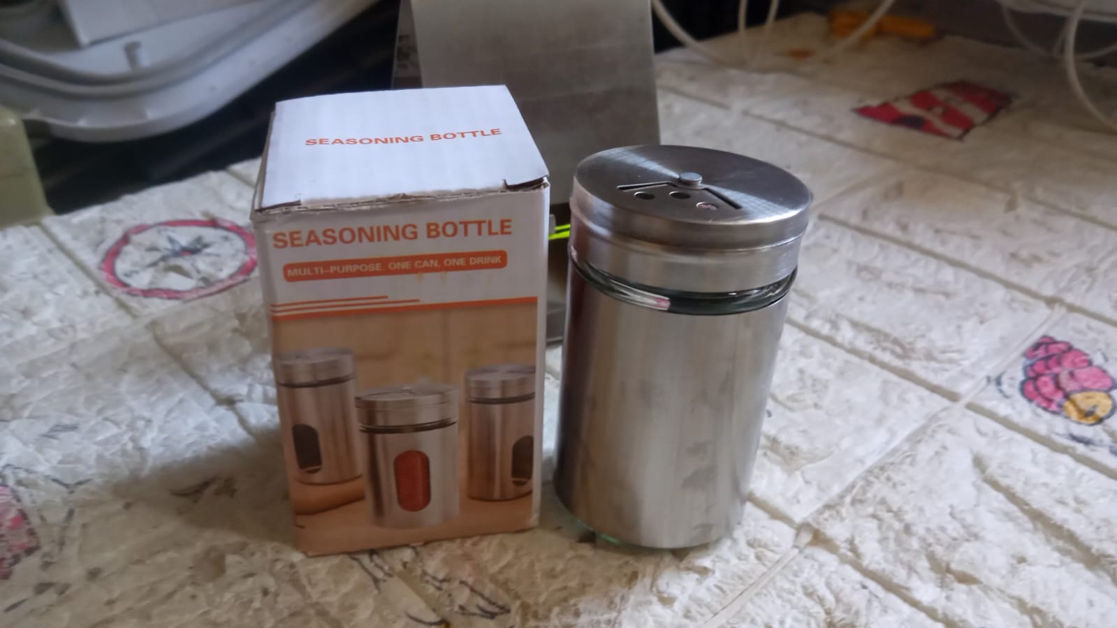 Multi-purpose Seasoning Bottle, Salt and Pepper Shakers Stainless Steel and Glass Set with Adjustable Pour Holes For Home Cooking Picnic, Camping Ration Salt Shakers (1 Pc) - Springkart 