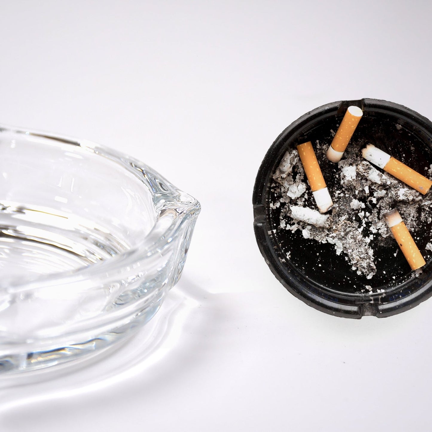 Glass Brunswick Crystal Quality Cigar Cigarette Ashtray Round Tabletop for Home Office Indoor Outdoor Home Decor - Springkart 