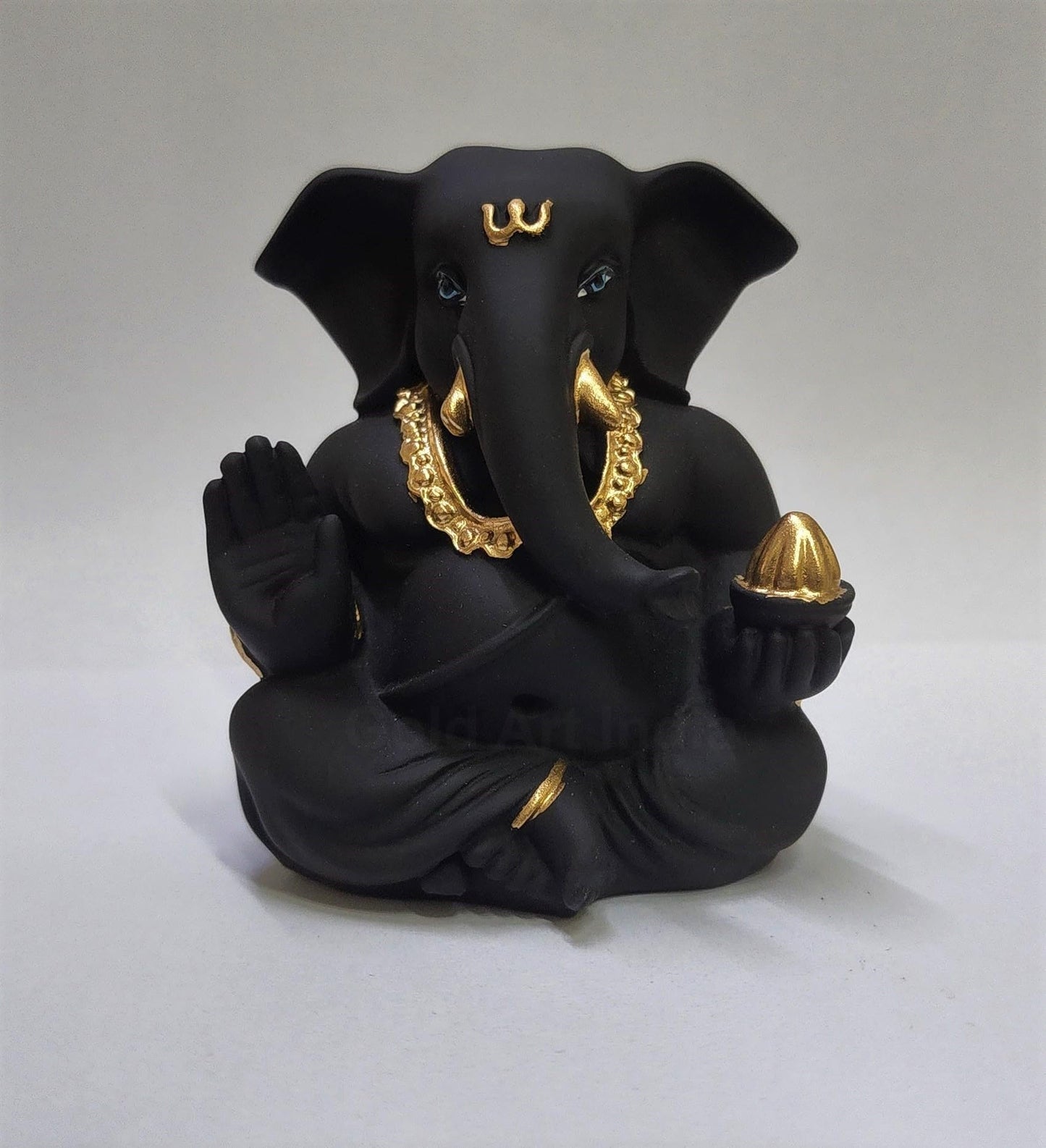 Gold Art India Ganesha Gold Plated Idol for Car Dashboard Ganesha Murti Ganpati Idol for Home Decor Puja Lord Ganesh Statue Gift for Office Desk Puja Room Figurine (Gold and Cream)