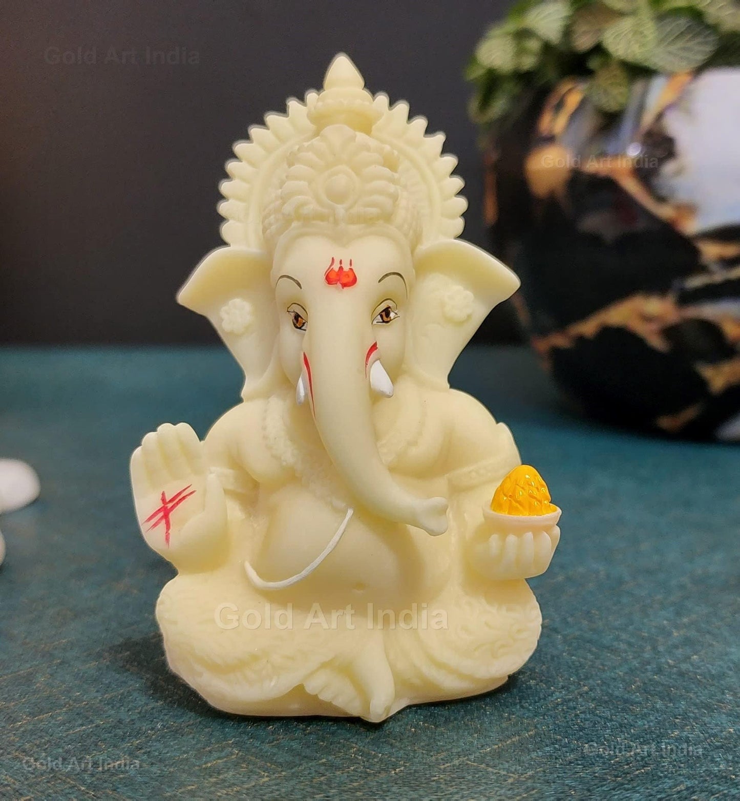 Gold Art India Ganesha Gold Plated Idol for Car Dashboard Ganesha Murti Ganpati Idol for Home Decor Puja Lord Ganesh Statue Gift for Office Desk Puja Room Figurine (Gold and Cream)