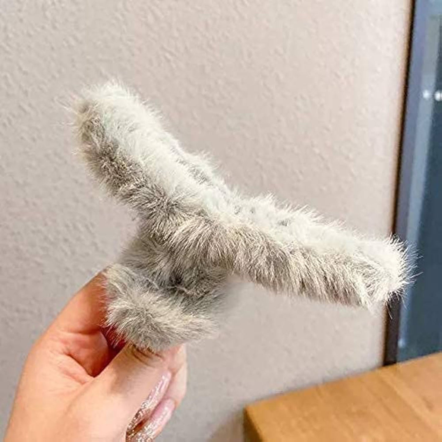 Large Plush Hair Claw Clips Plastic Fluffy Hair Claw Hair (1 Pc  Mix Color)