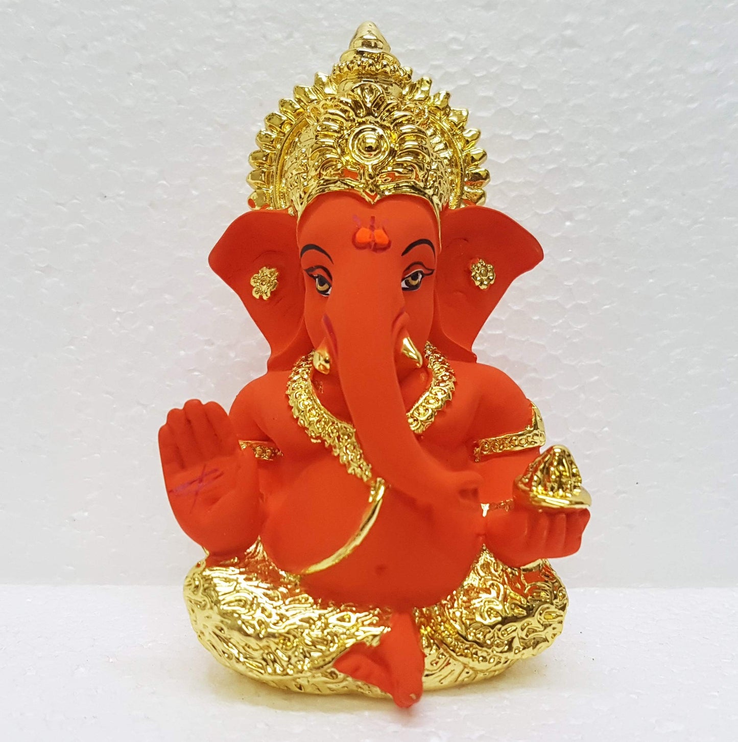 Gold Art India Ganesha Gold Plated Idol for Car Dashboard Ganesha Murti Ganpati Idol for Home Decor Puja Lord Ganesh Statue Gift for Office Desk Puja Room Figurine (Gold and Cream)