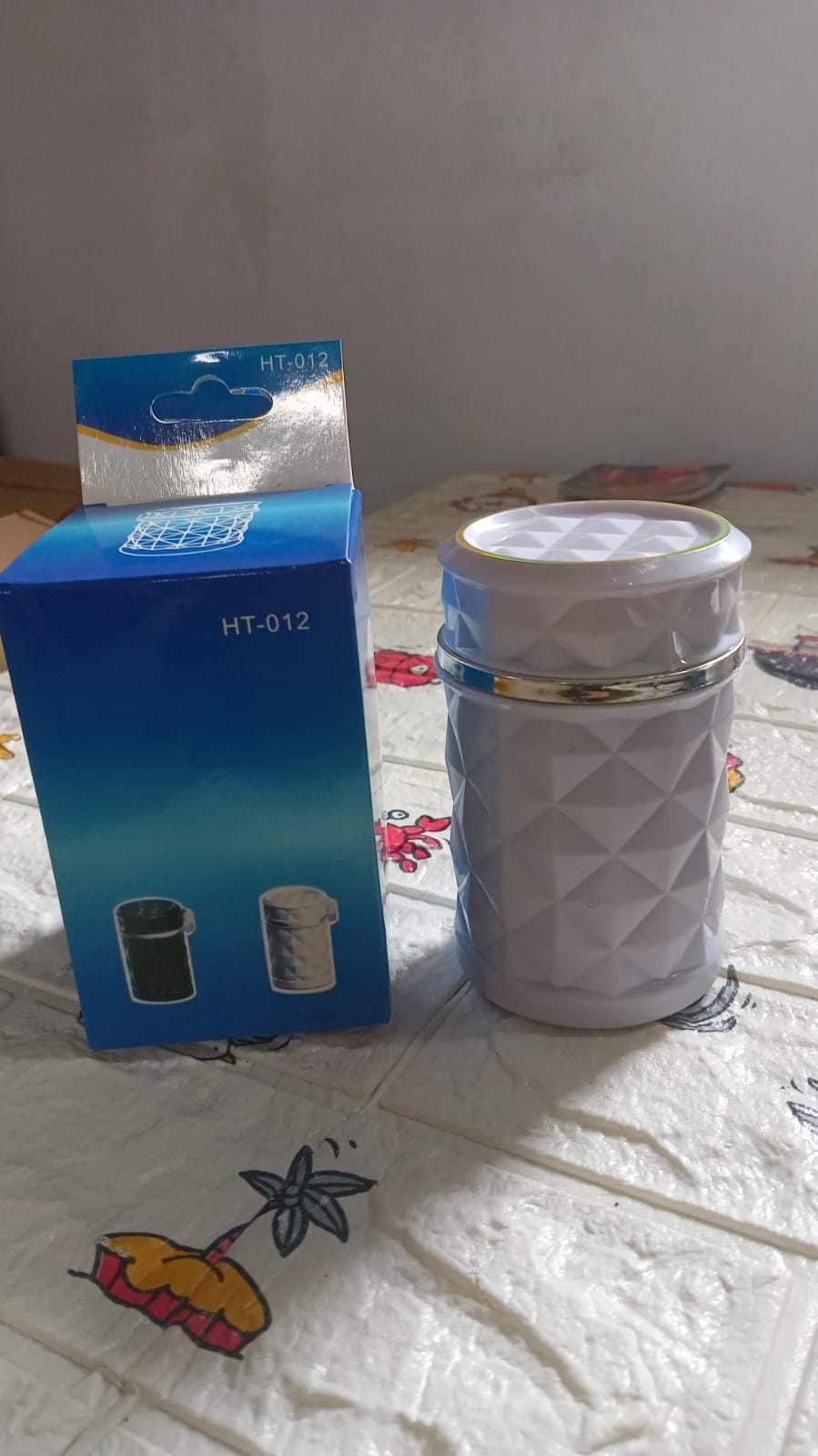 Car Cupholder Travel Ashtray with Lid and LED Light, Portable with Blue LED Light Ideal Decorative Cigar Ash Bucket, Cigarette Ashtray, Car Waste Bin - Springkart 