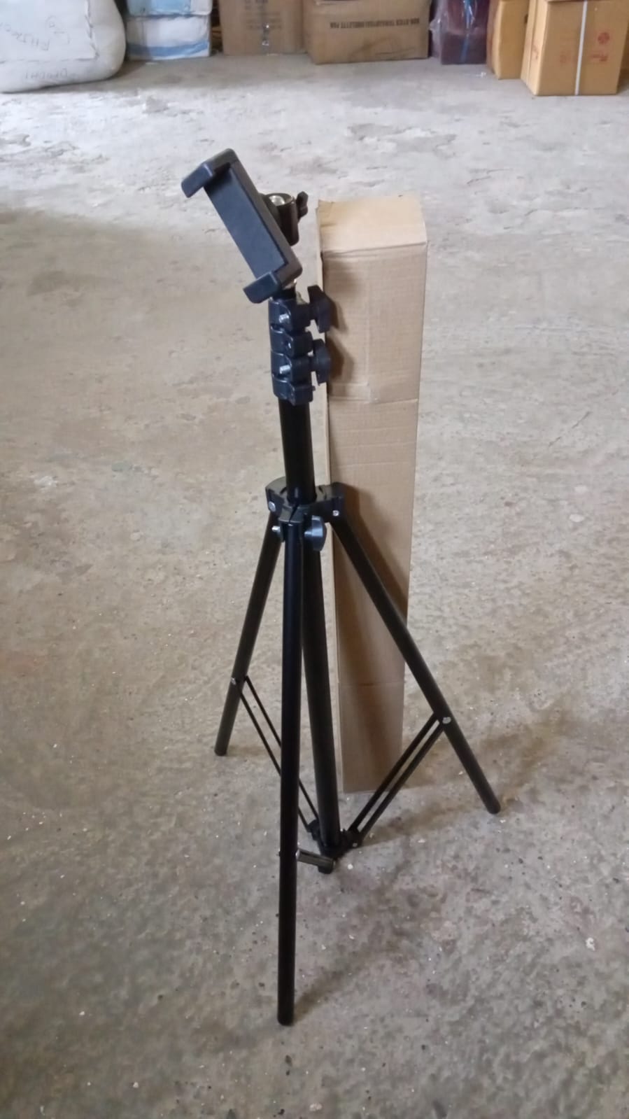 Professional Tripod with Multipurpose Head for Low Level Shooting, Panning for All DSLR Camera Photography Tripod Stand Folding Photo Stand Maximum Height 170 Cm - Springkart 