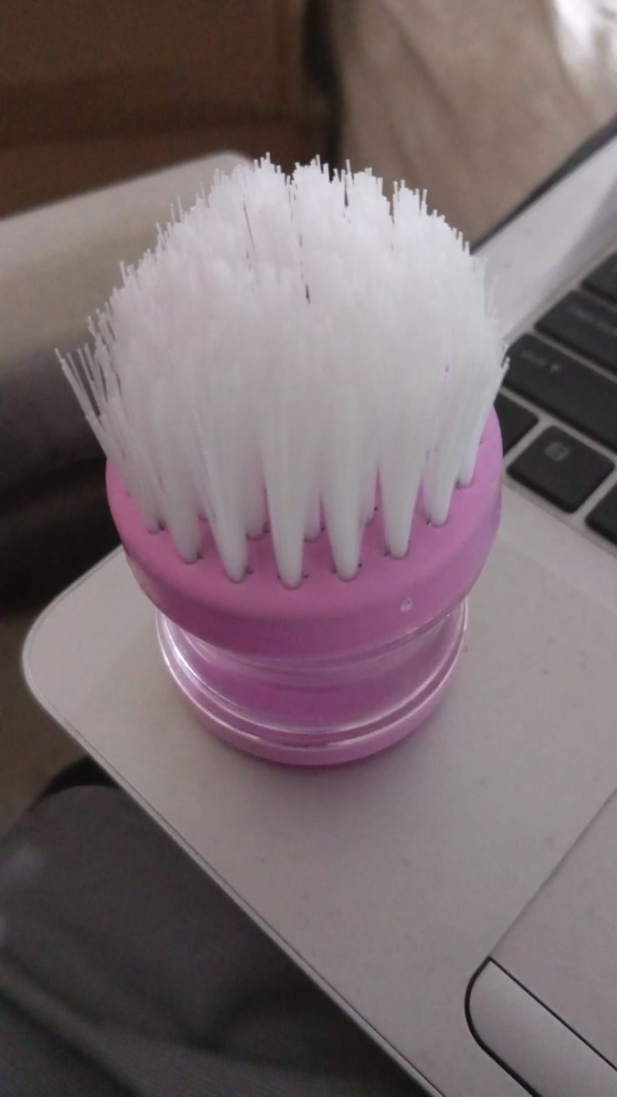 Plastic Wash Basin Brush Cleaner with Liquid Soap Dispenser (Multicolour) - Springkart 
