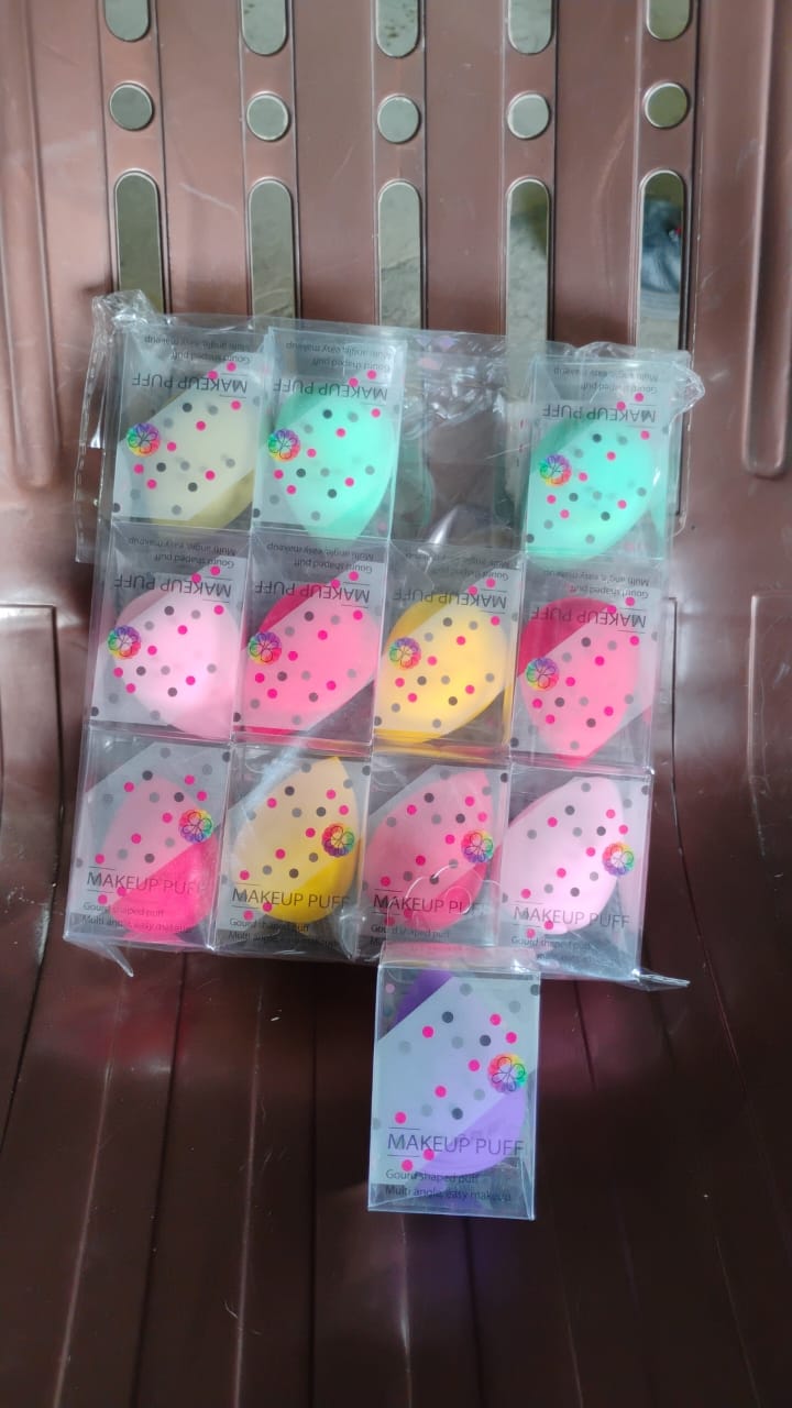 Makeup Sponge For Blending Liquid Foundations Powders And Creams (Multicolor 1 Pc) - Springkart 