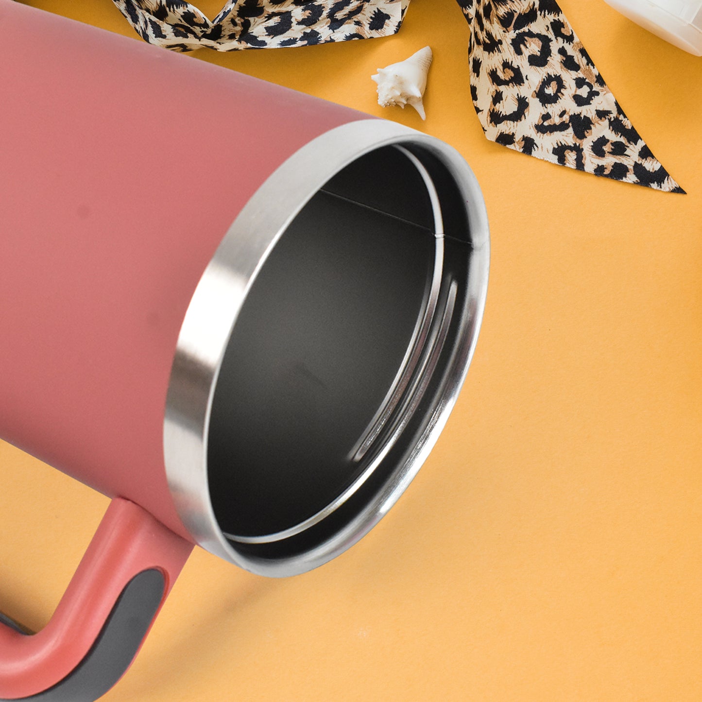 Stainless Steel Vacuum Insulated Tumbler With Lid (Approx 1200 Ml) - Springkart 