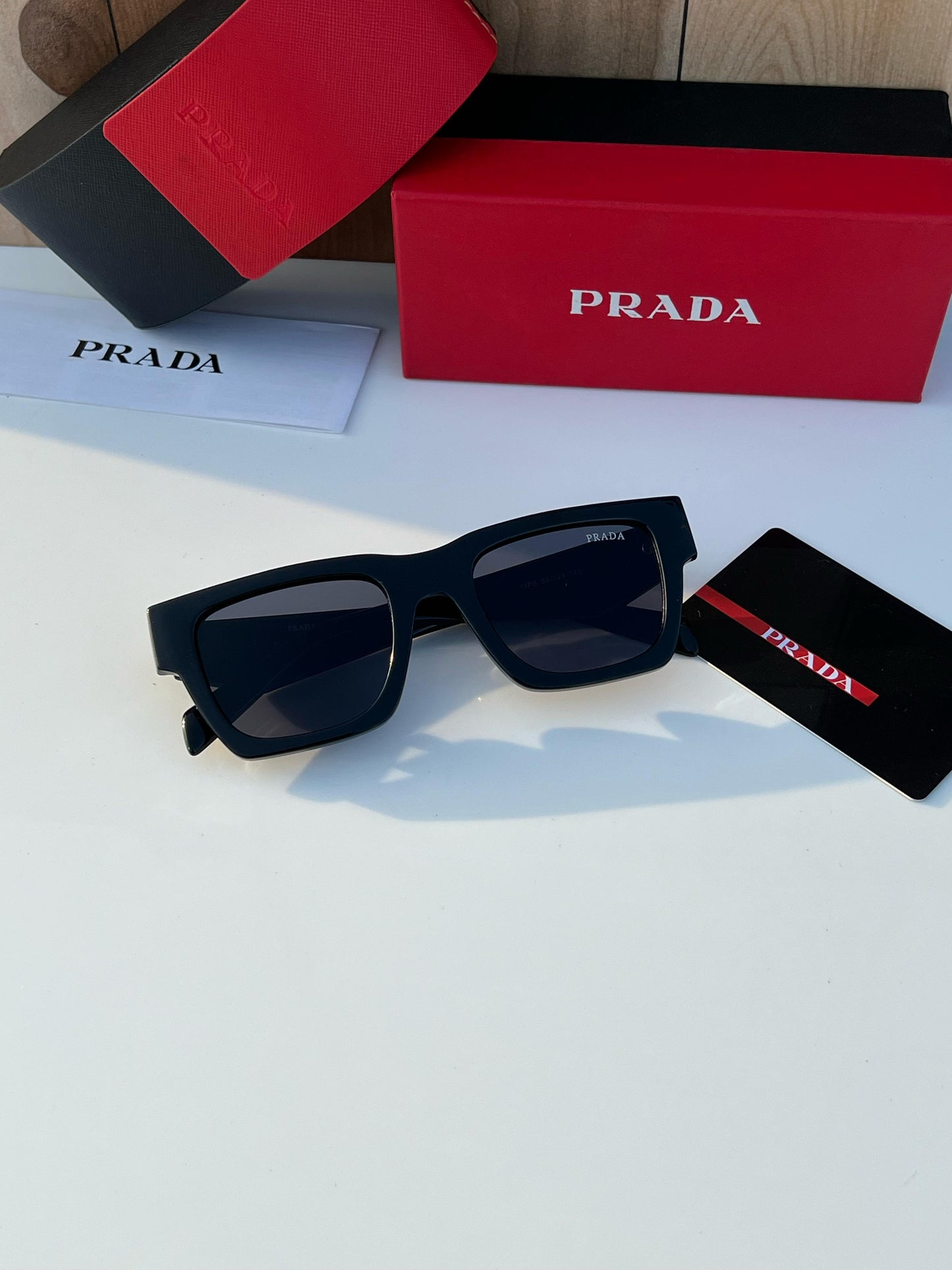 PRADA SUN GLASSESS